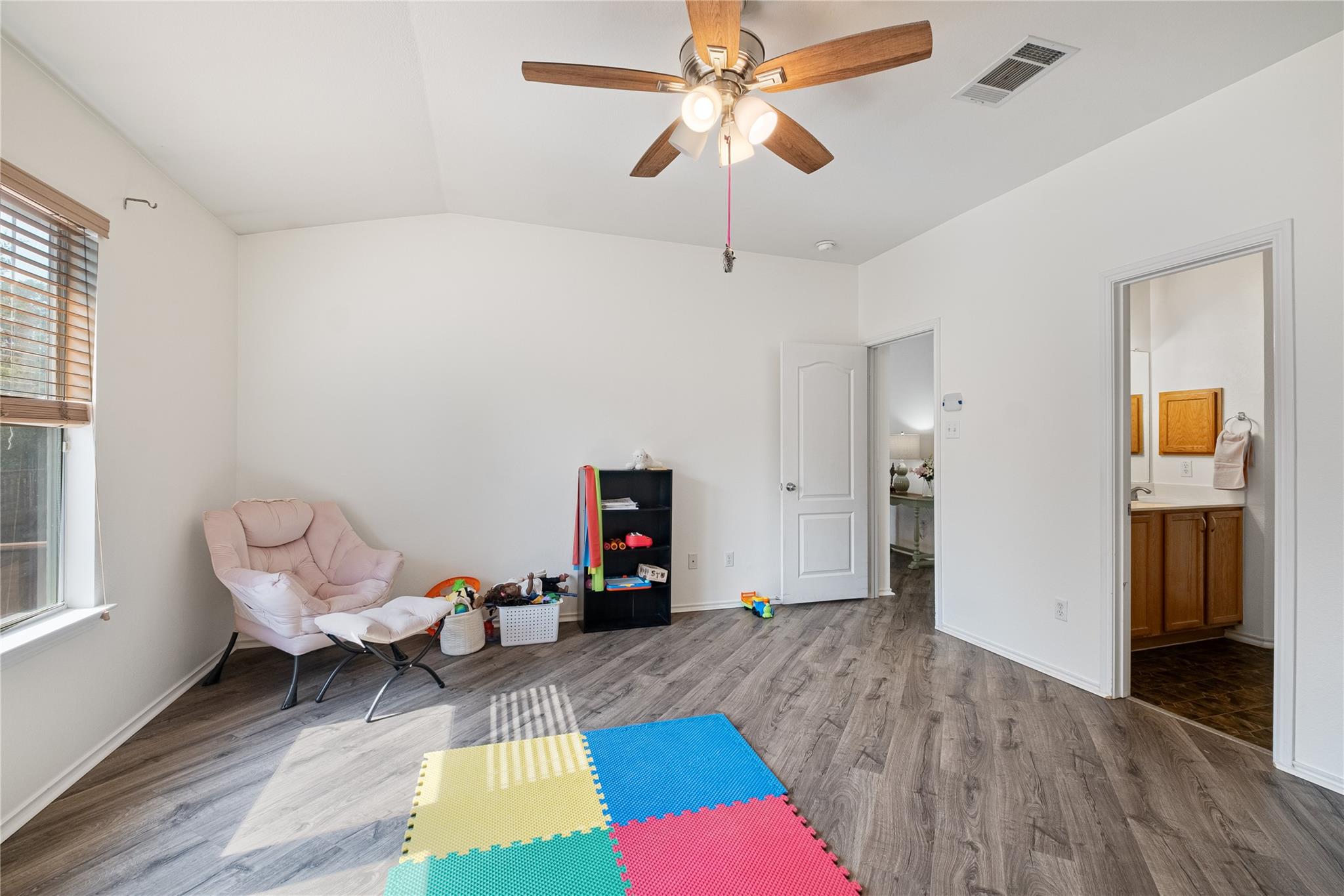 12701 Waynespur Ln, Elgin, TX 78621