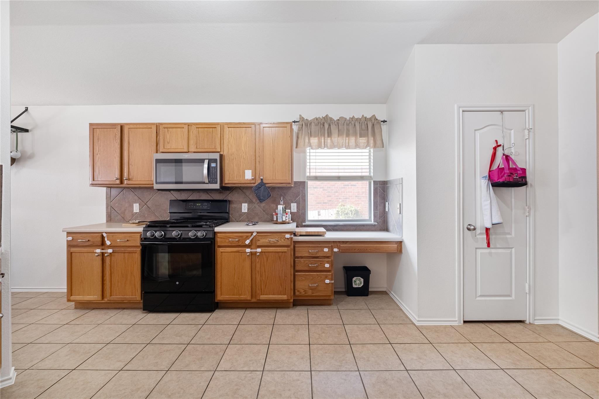 12701 Waynespur Ln, Elgin, TX 78621