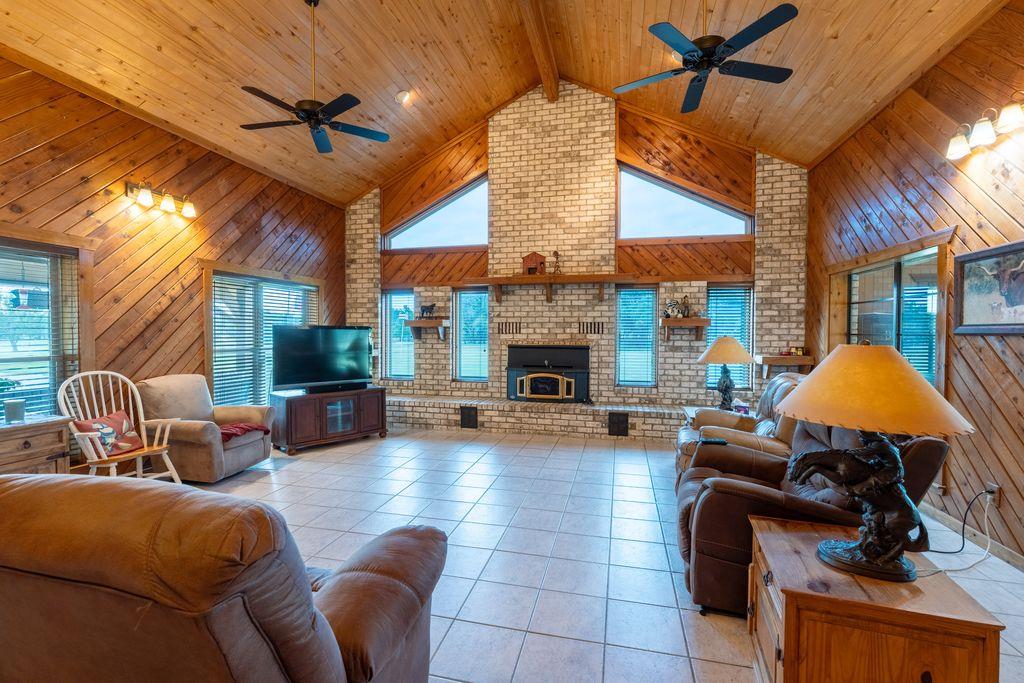 7035 BCR 211, Florence, TX 76527