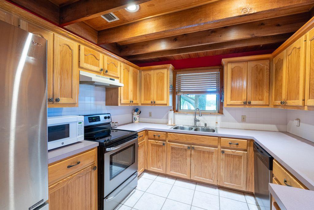 7035 BCR 211, Florence, TX 76527