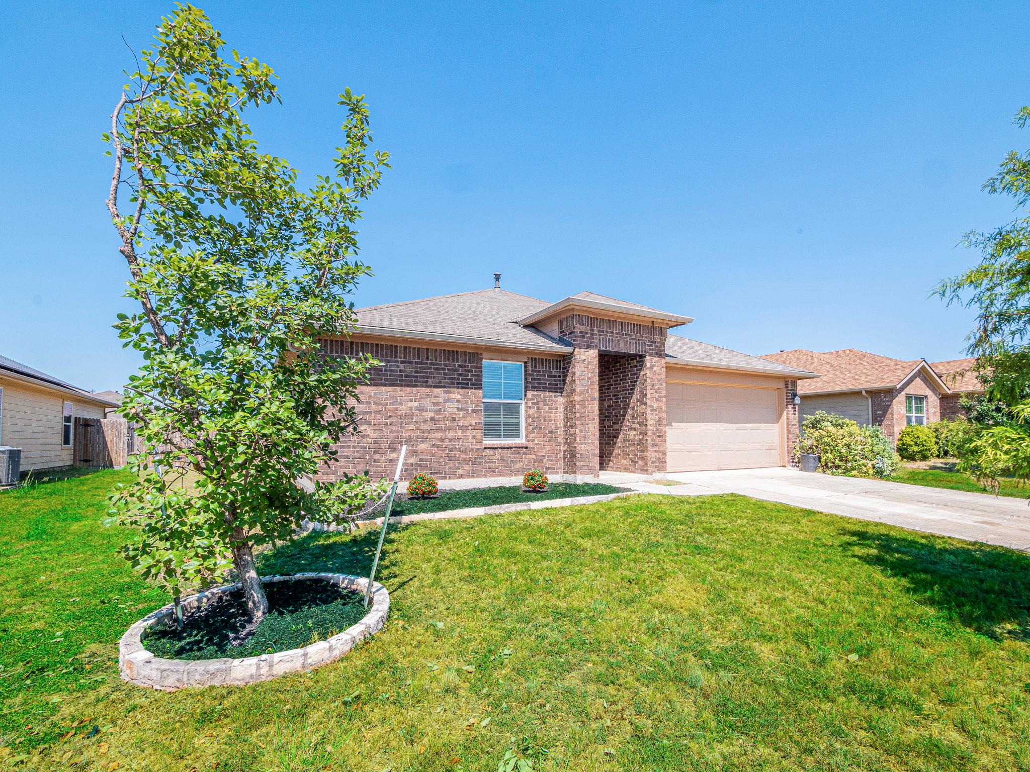 229 Camellia Dr, Hutto, TX 78634