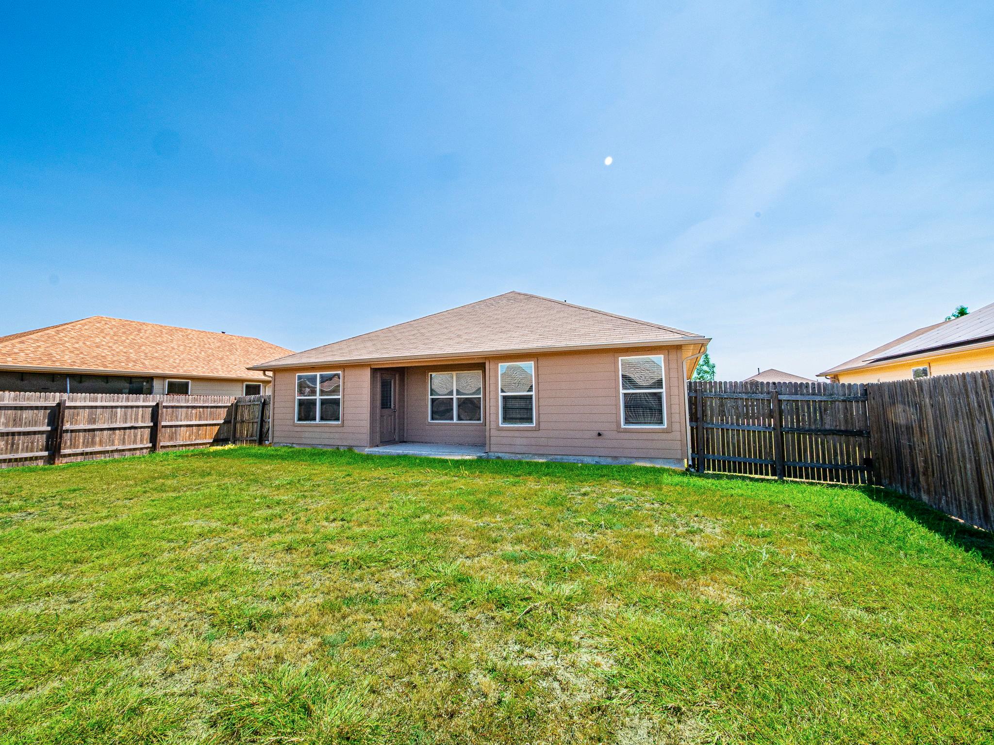 229 Camellia Dr, Hutto, TX 78634