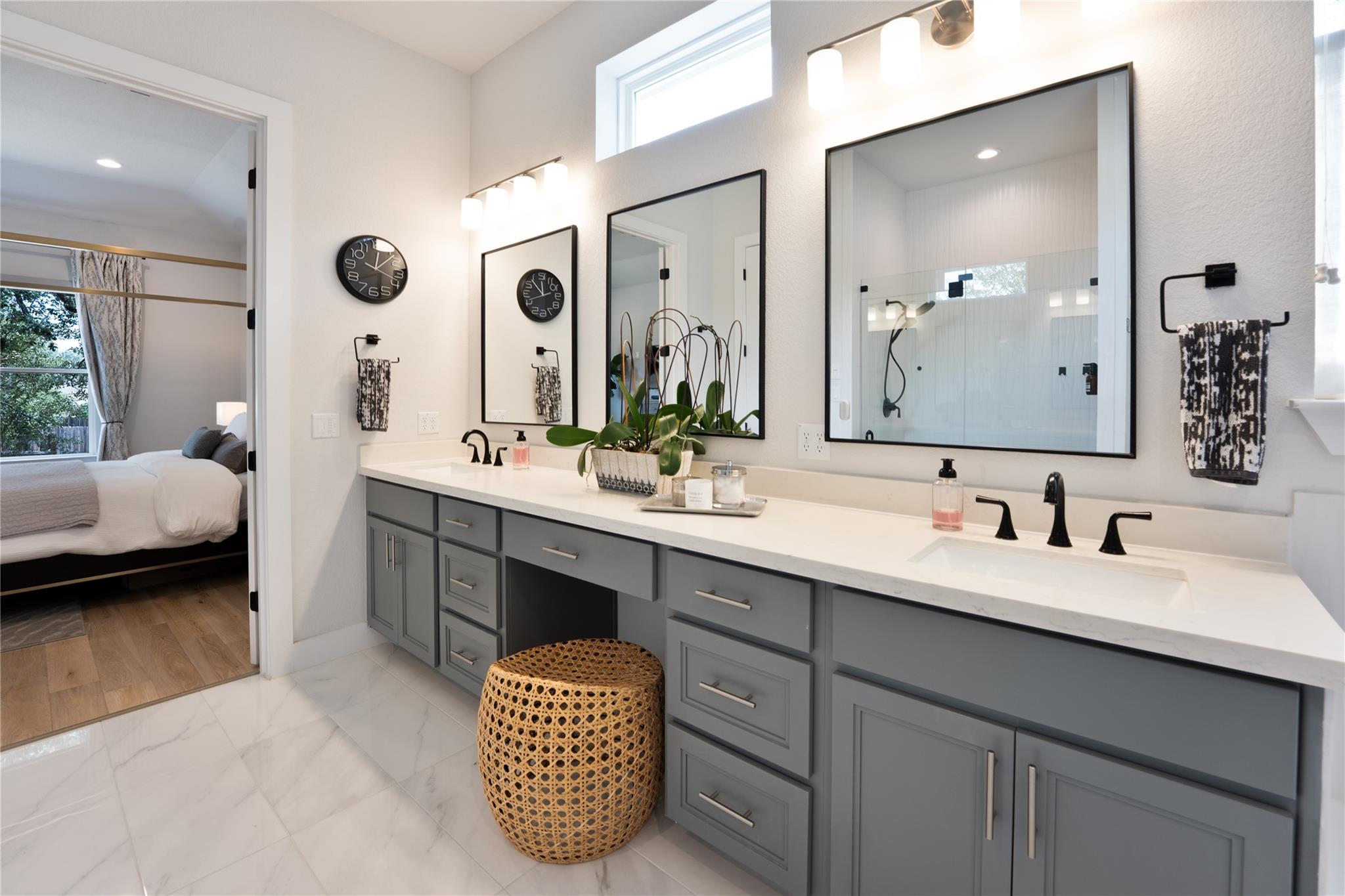 360 Premier Park Loop, Dripping Springs, TX 78620