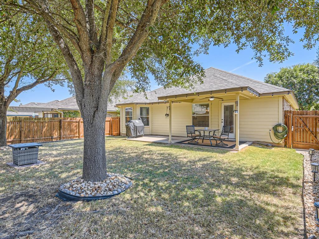 790 Middle Crk, Buda, TX 78610