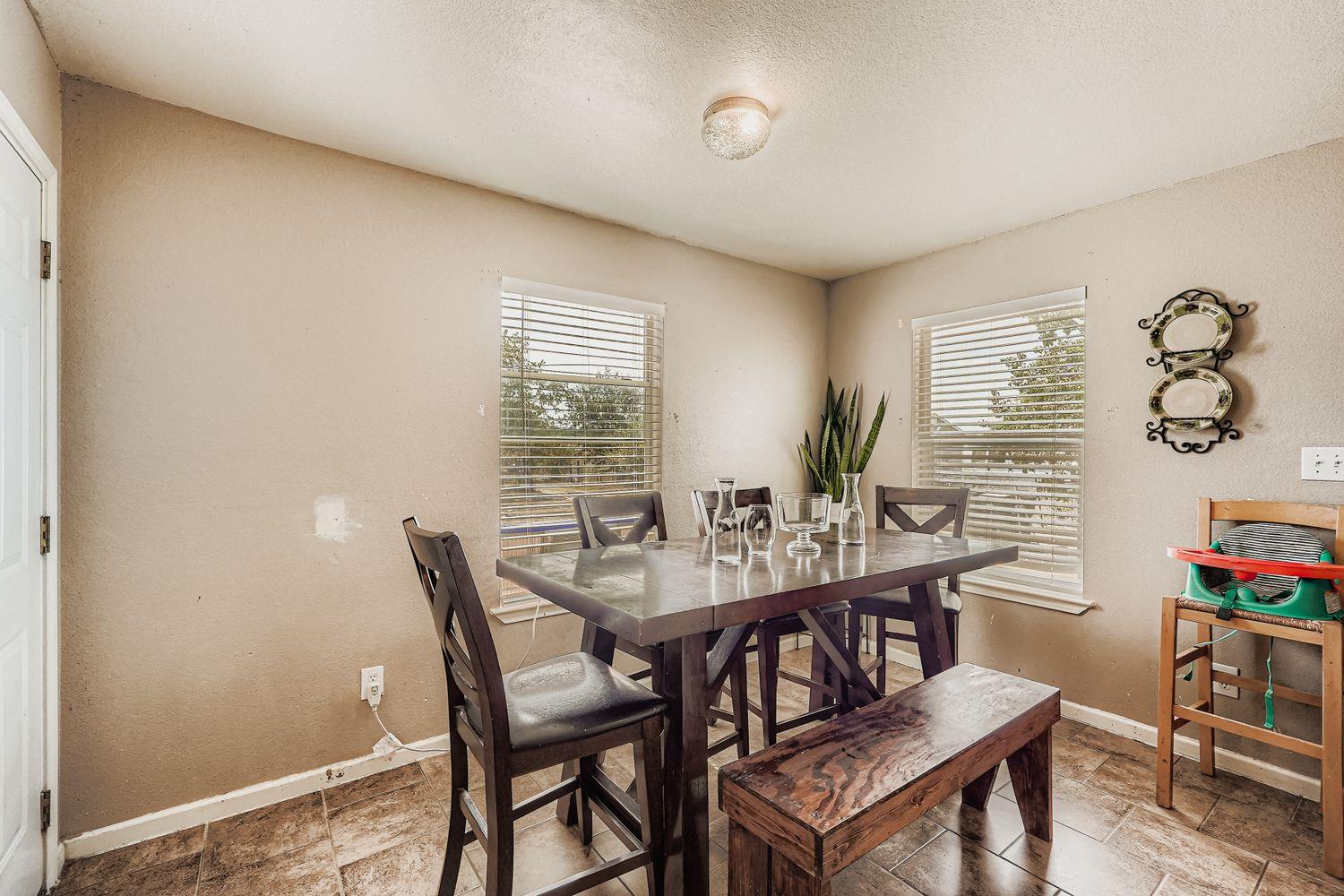 135 Petirrojo Ct, Del Valle, TX 78617