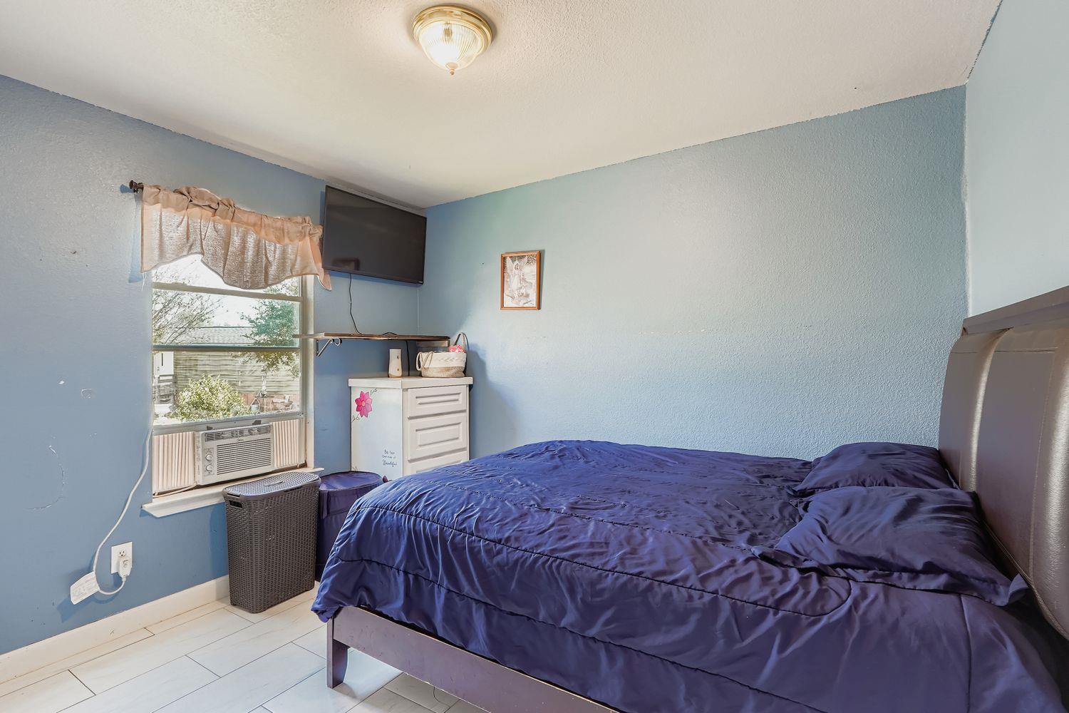 135 Petirrojo Ct, Del Valle, TX 78617