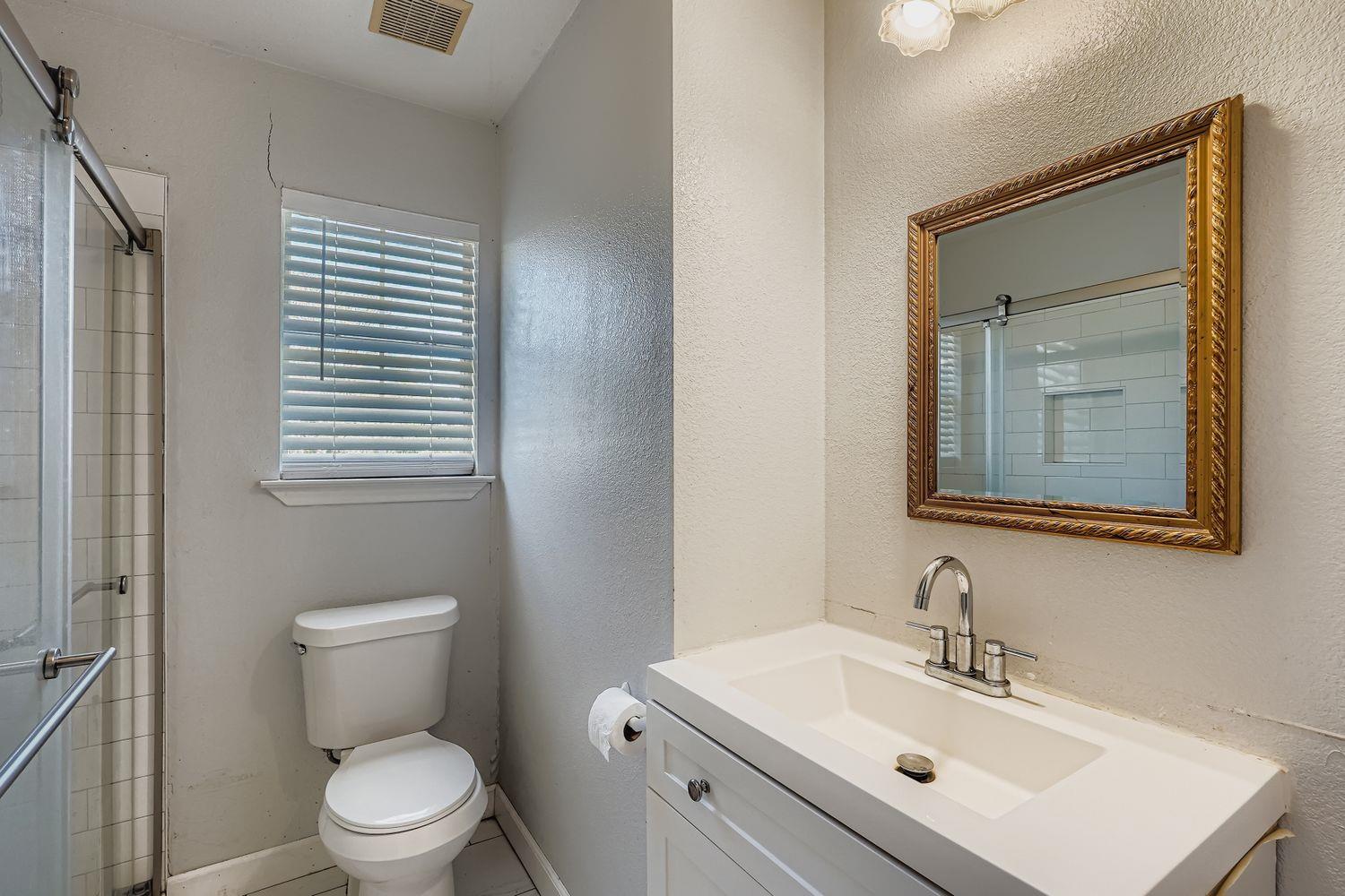 135 Petirrojo Ct, Del Valle, TX 78617