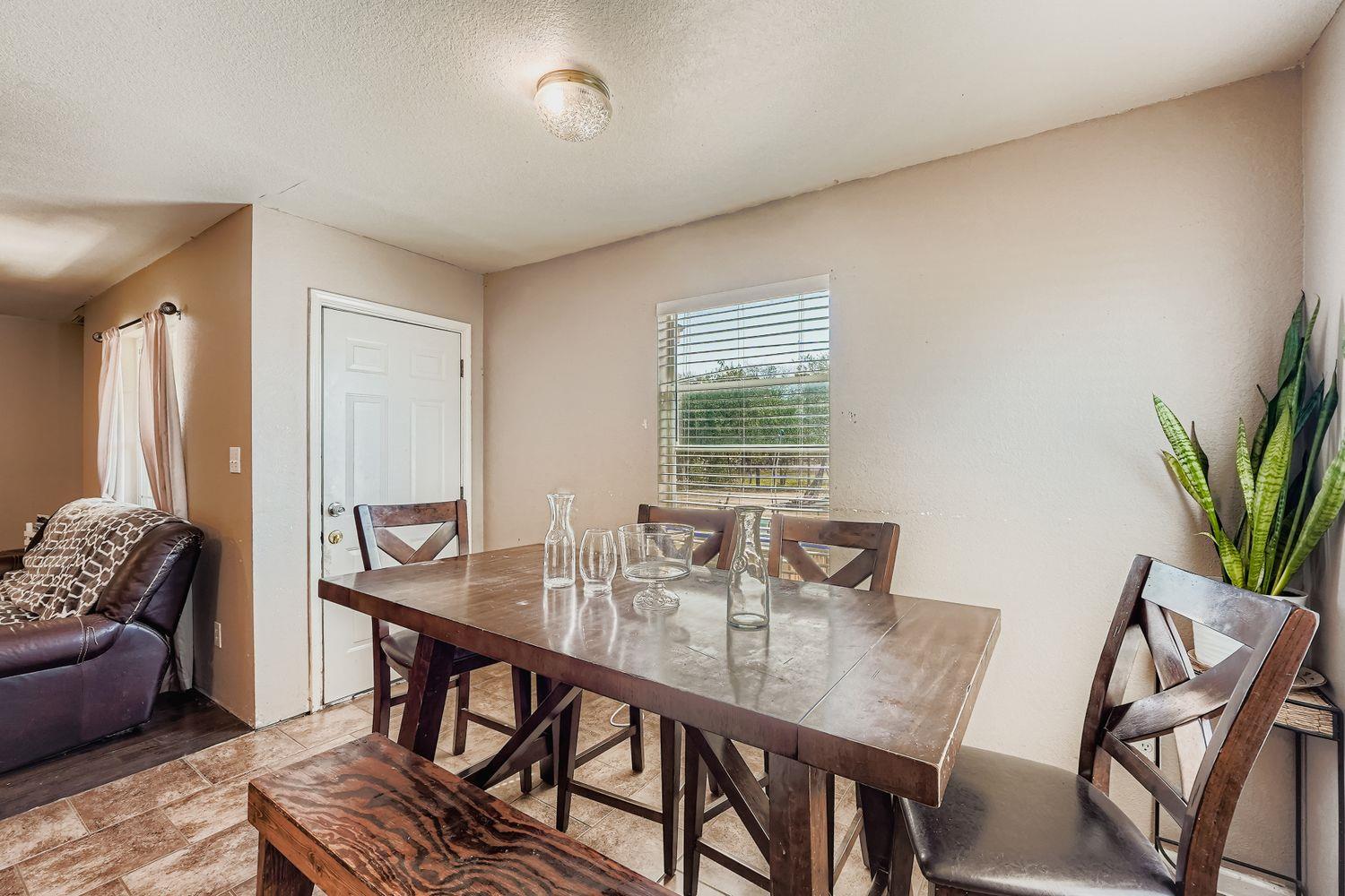 135 Petirrojo Ct, Del Valle, TX 78617