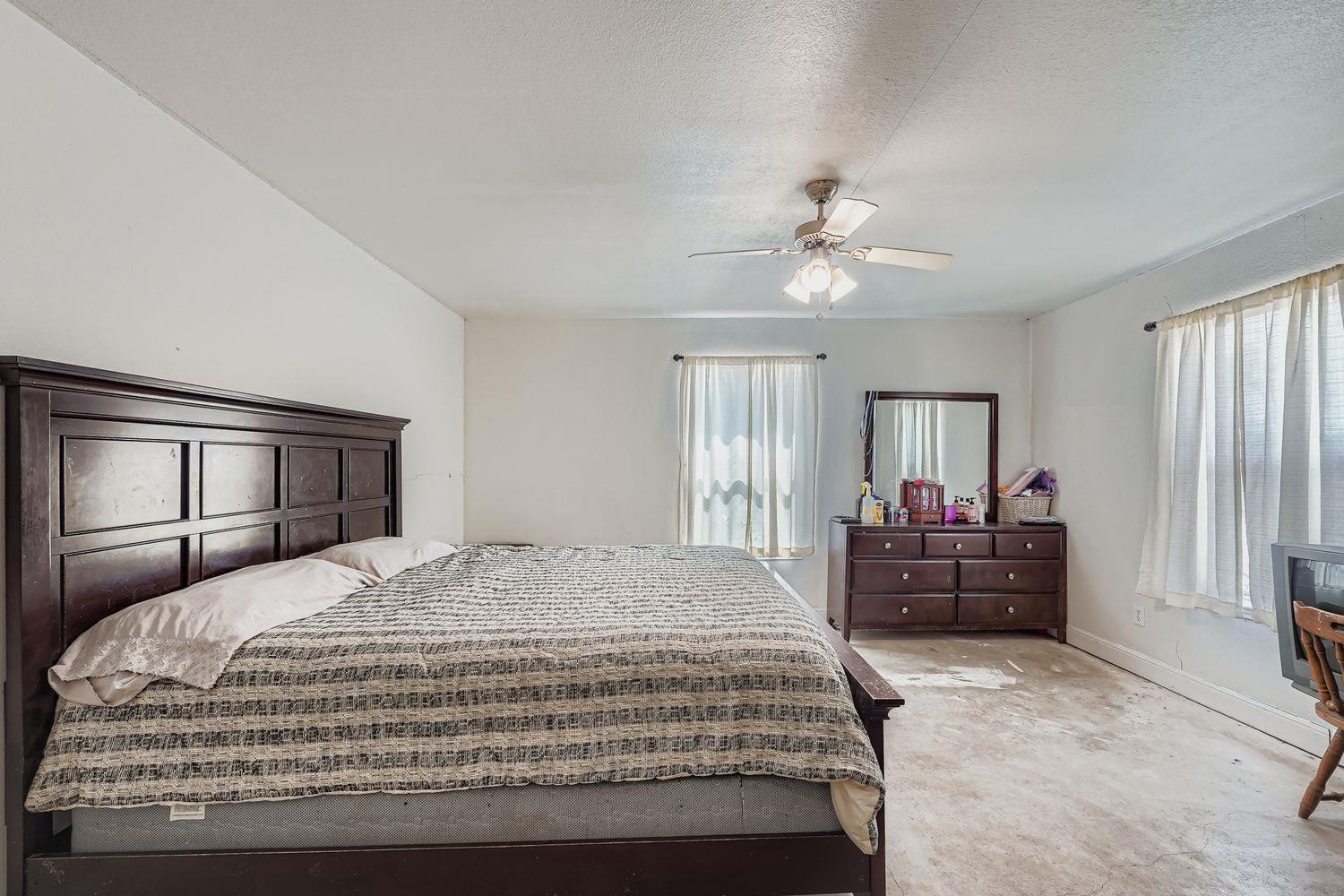 135 Petirrojo Ct, Del Valle, TX 78617