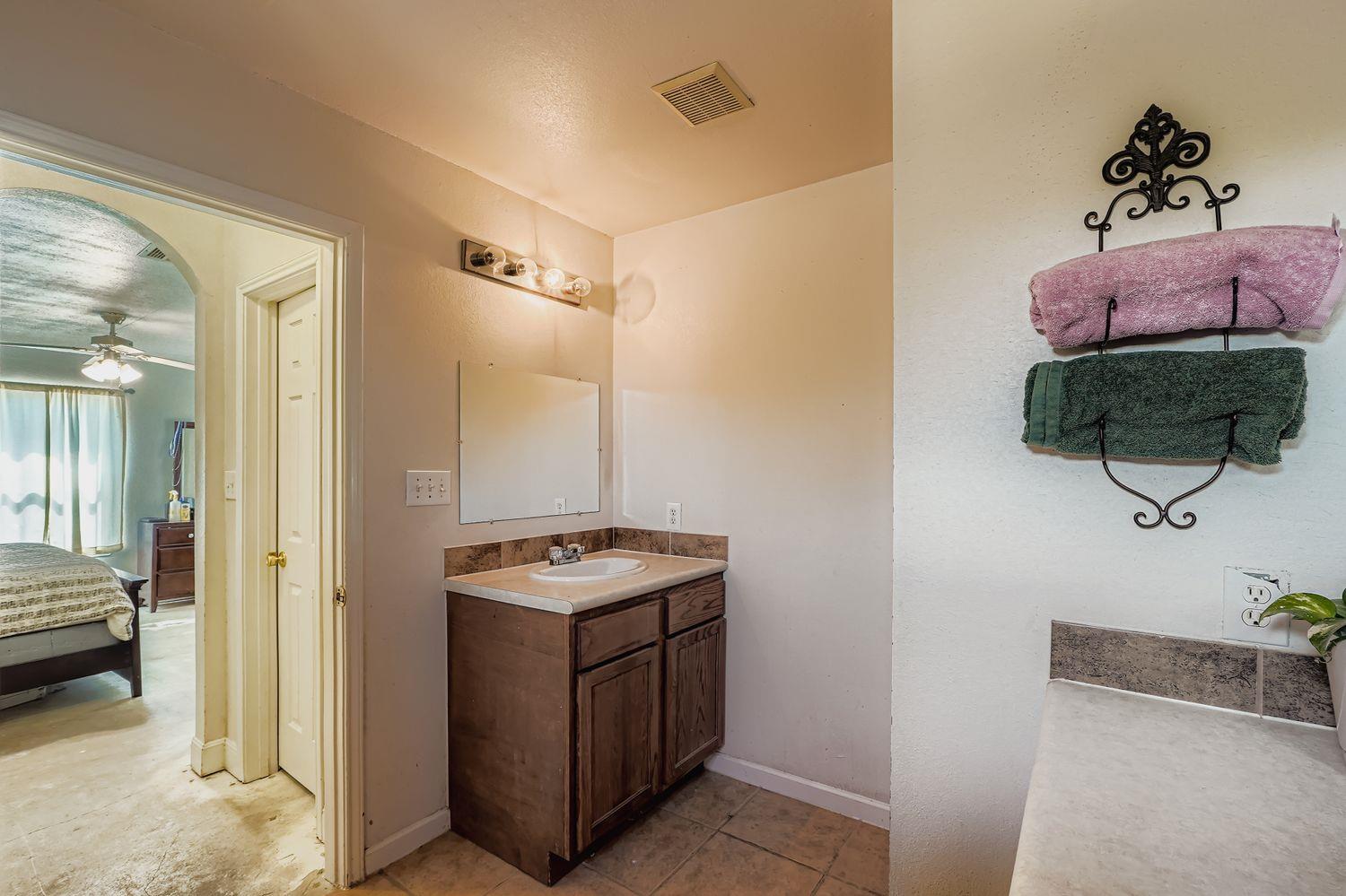 135 Petirrojo Ct, Del Valle, TX 78617