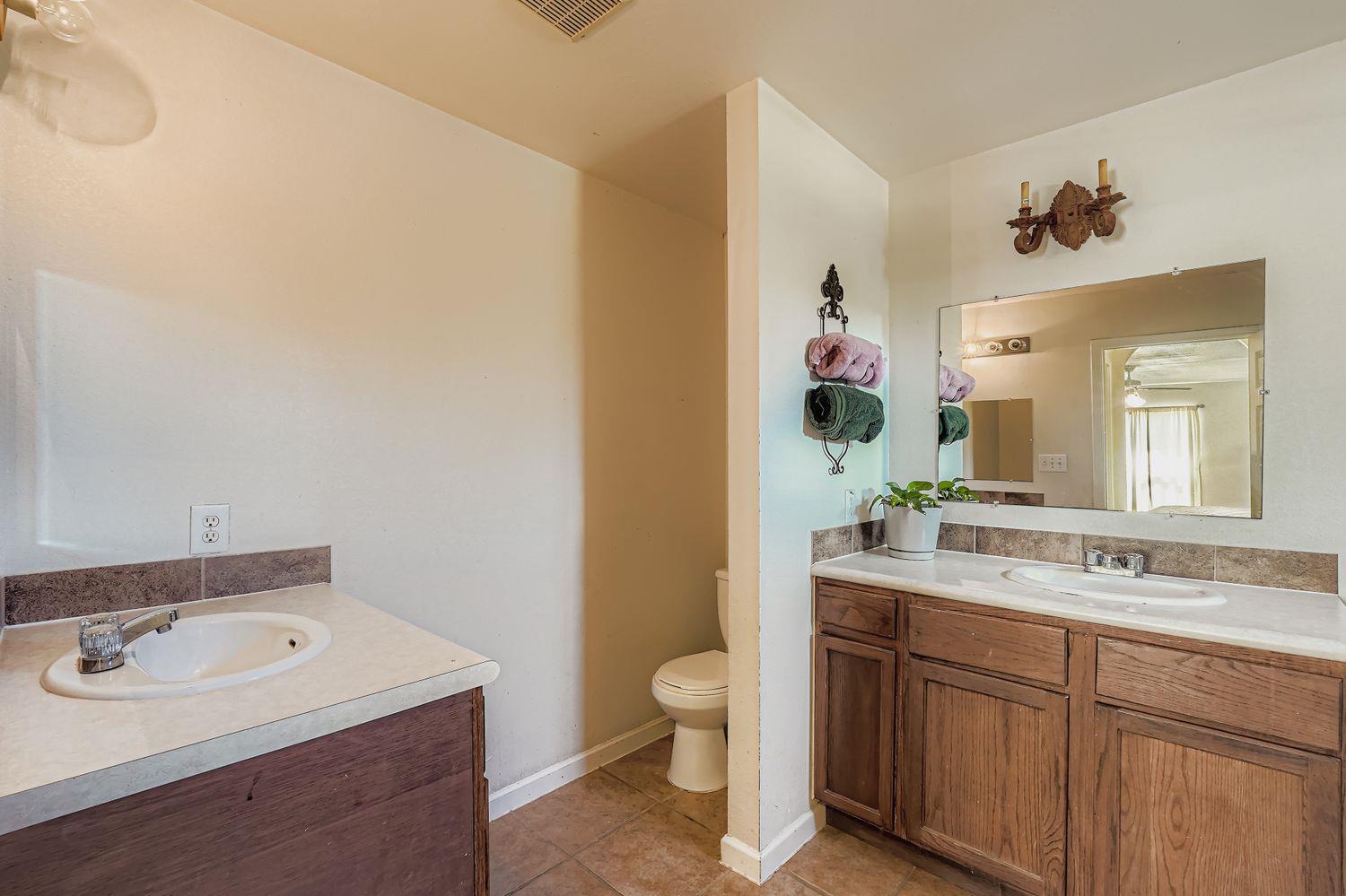 135 Petirrojo Ct, Del Valle, TX 78617