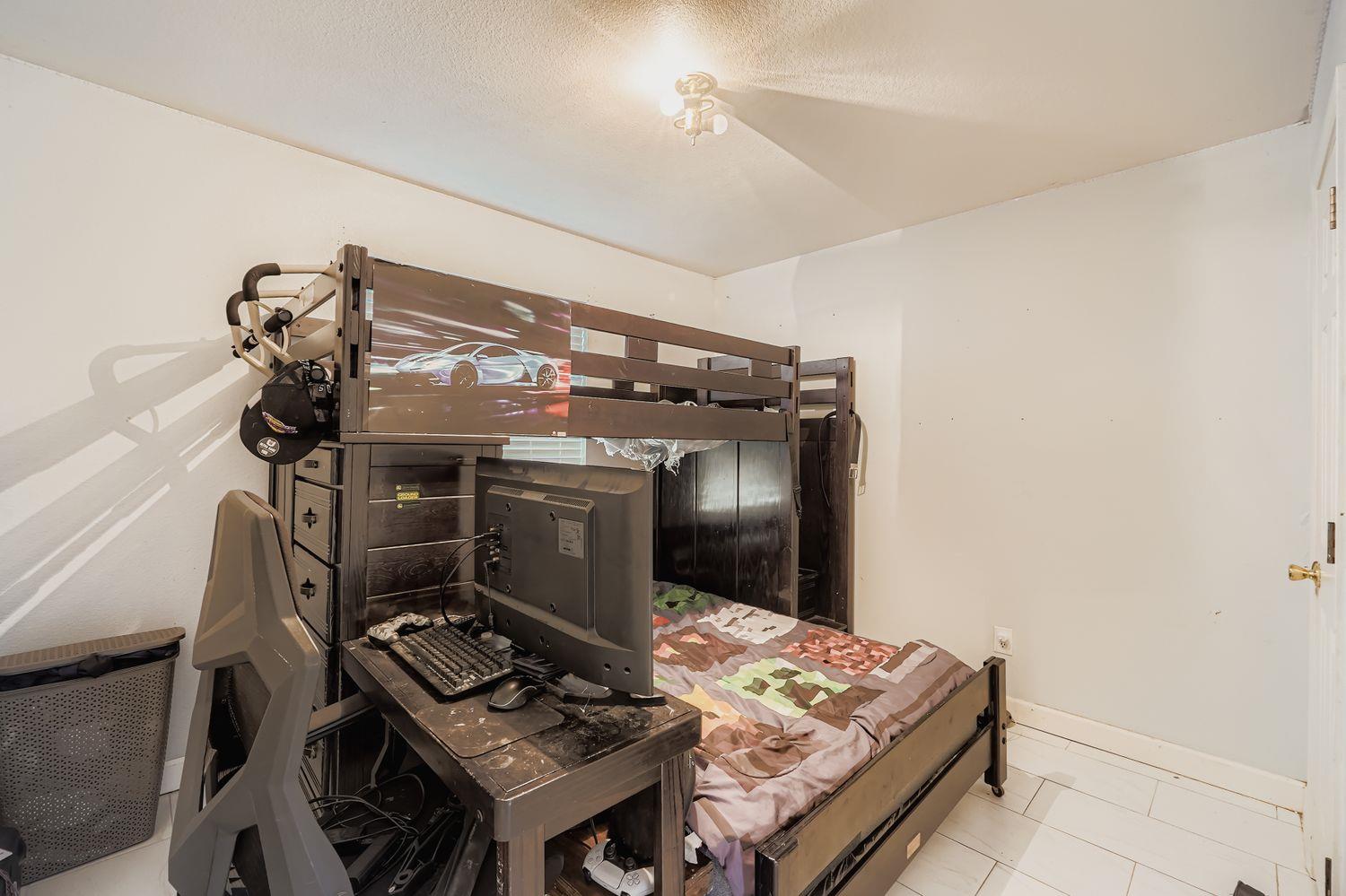 135 Petirrojo Ct, Del Valle, TX 78617