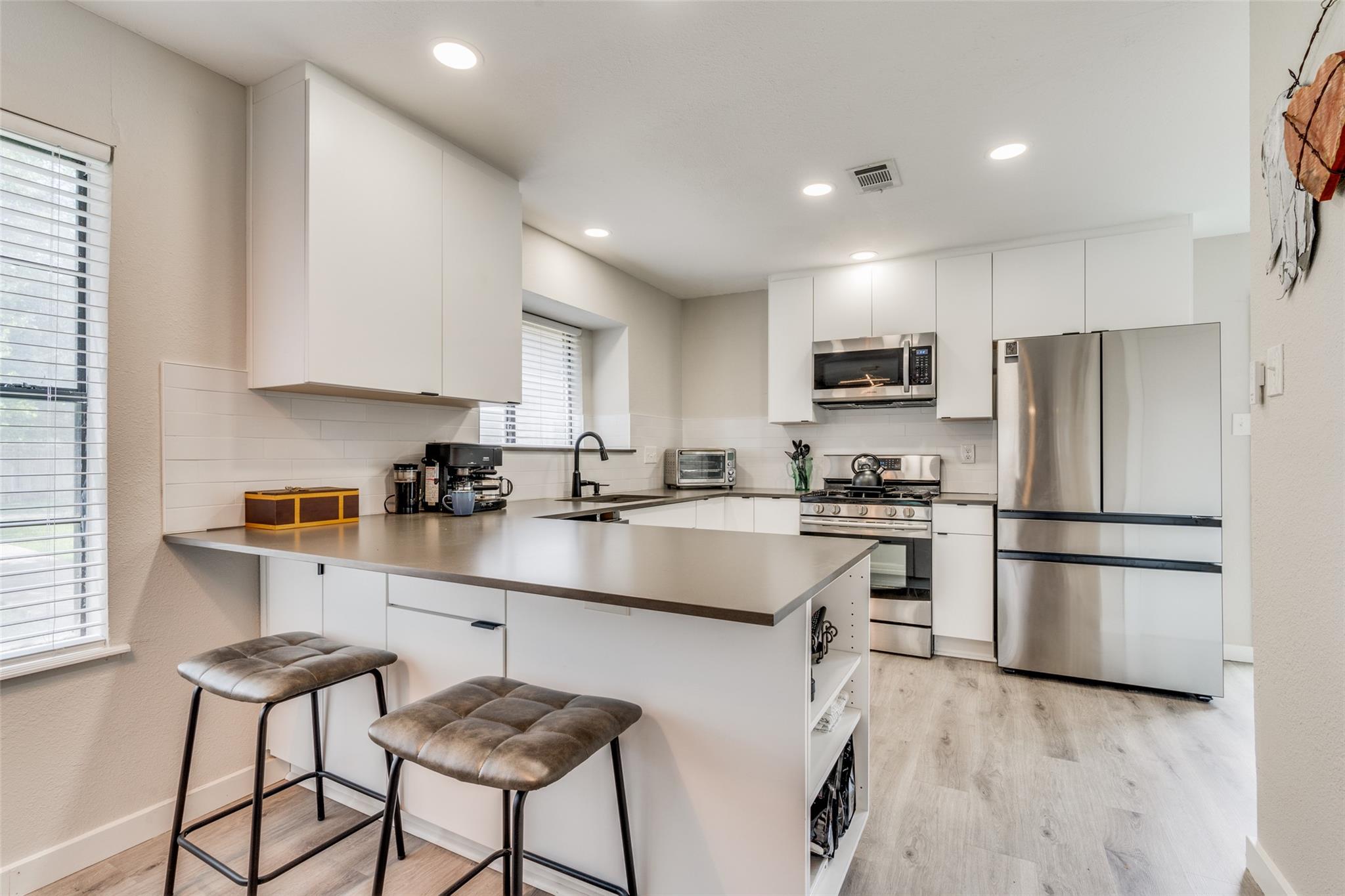 12325 Los Indios Trl # 6, Austin, TX 78729