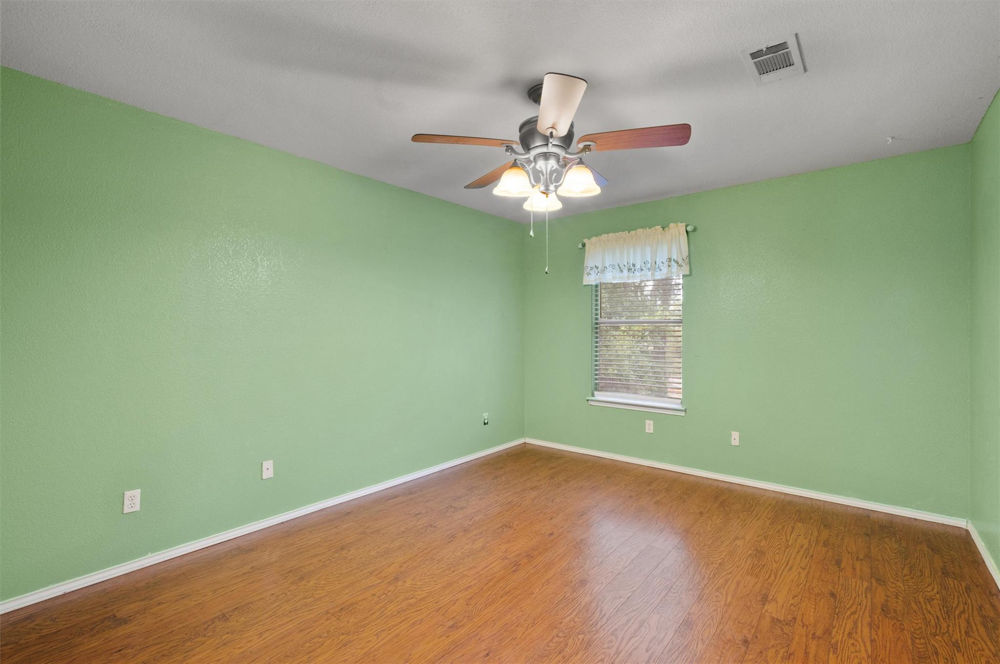 570 Crossland Dr, Killeen, TX 76543