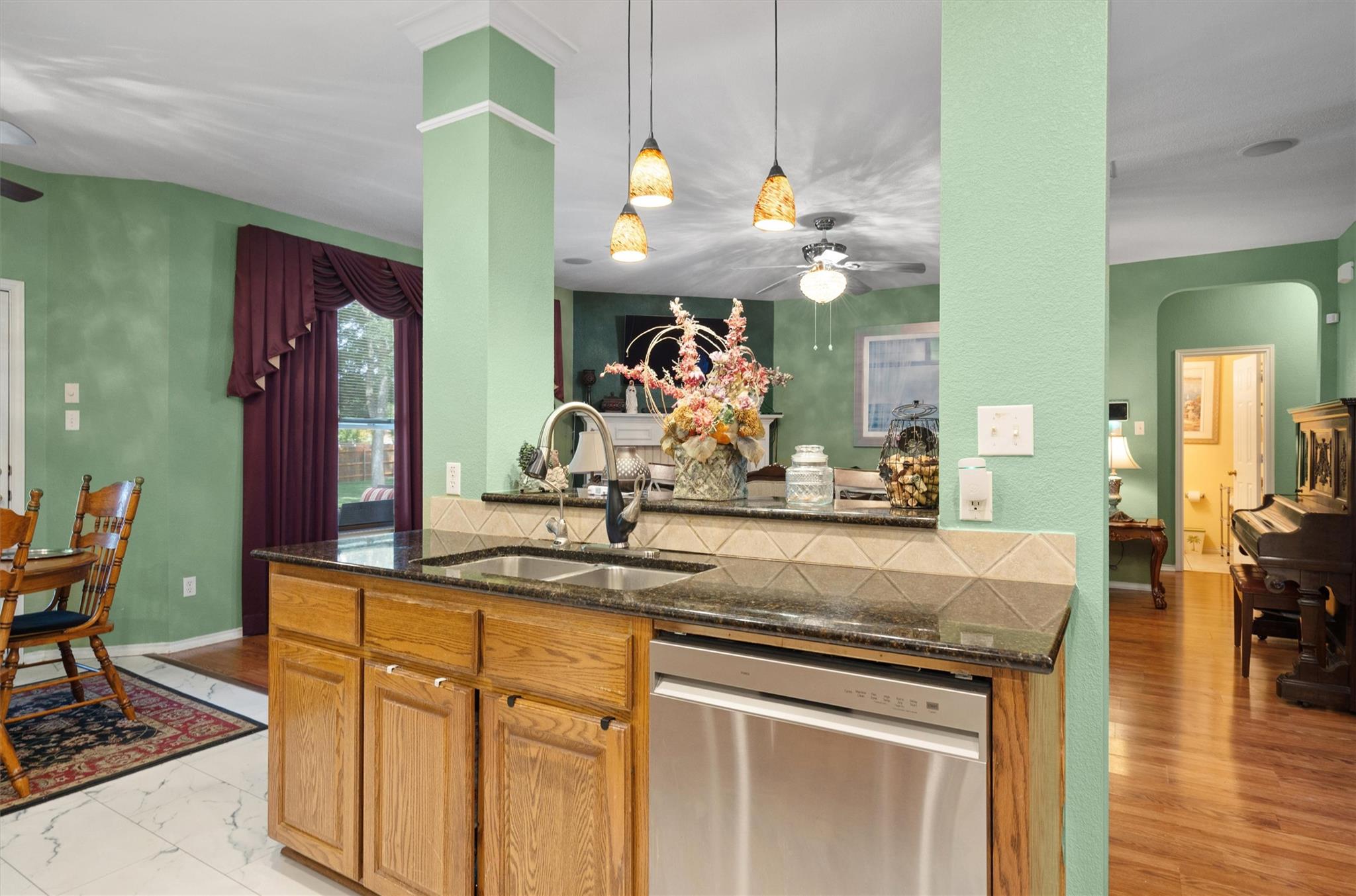 570 Crossland Dr, Killeen, TX 76543