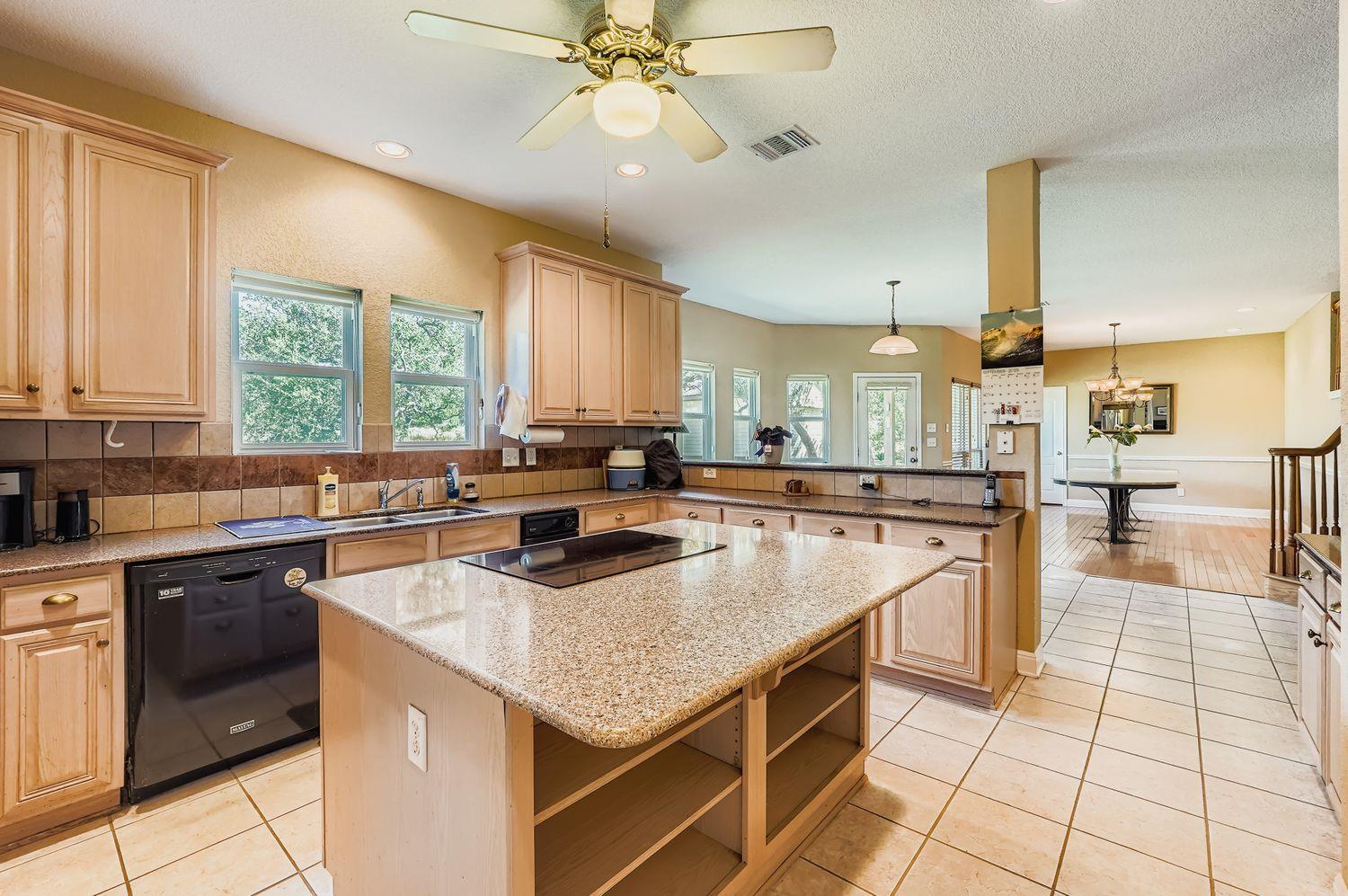 900 Wayside Dr, Wimberley, TX 78676