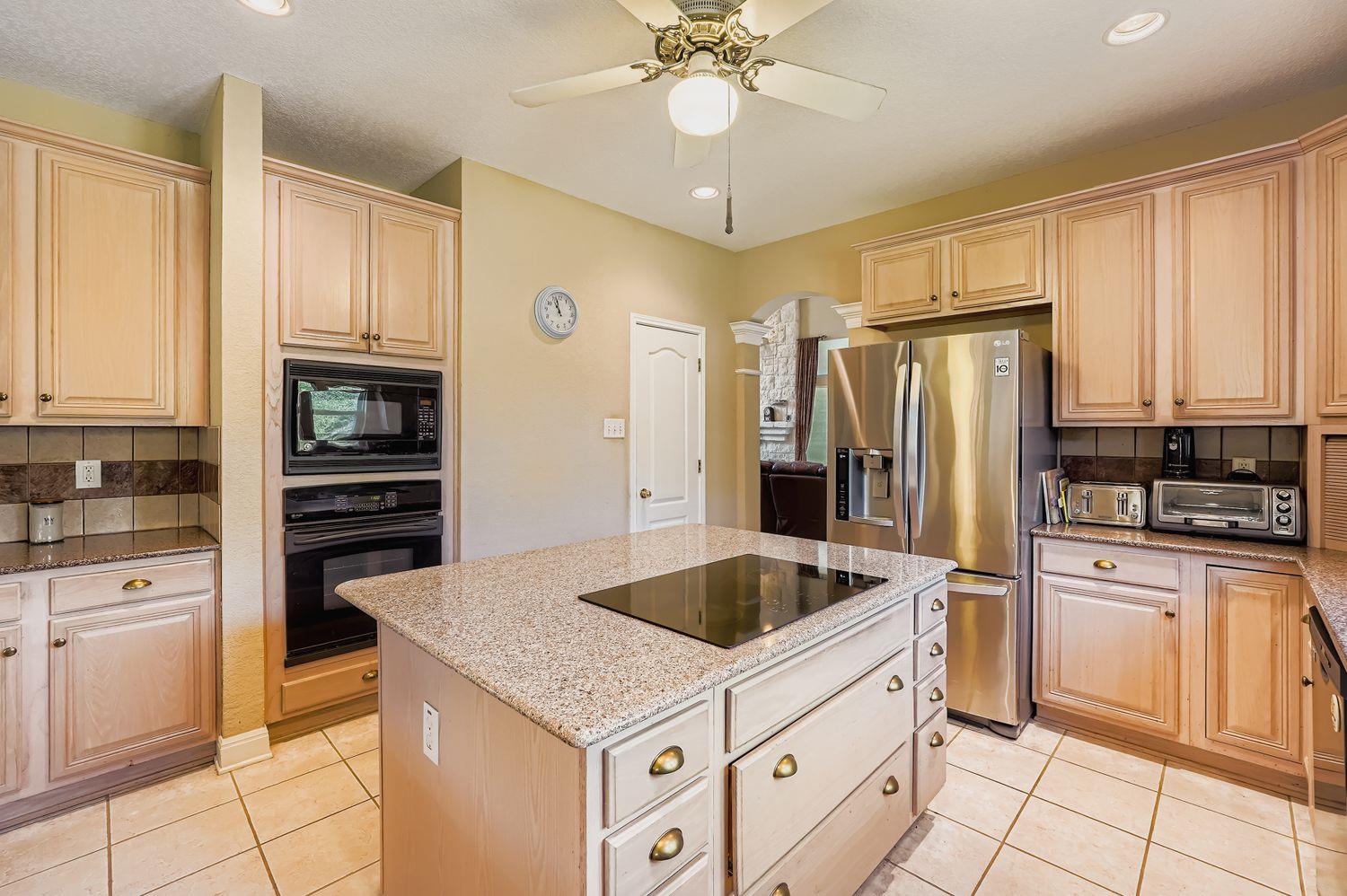 900 Wayside Dr, Wimberley, TX 78676