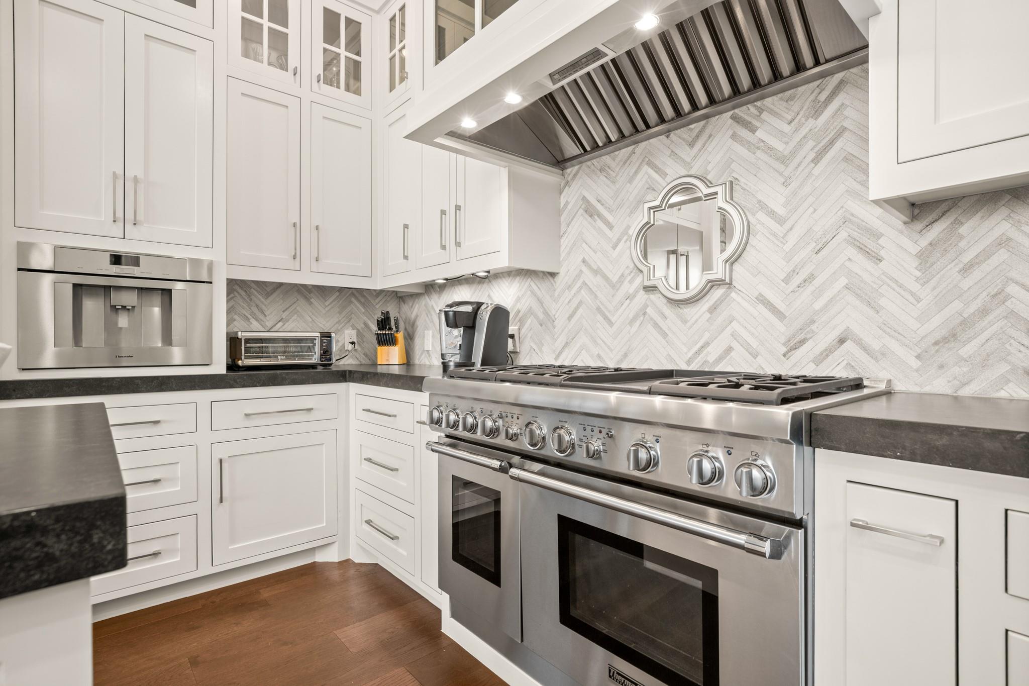 1832 Windy Walk Cv, Spicewood, TX 78669