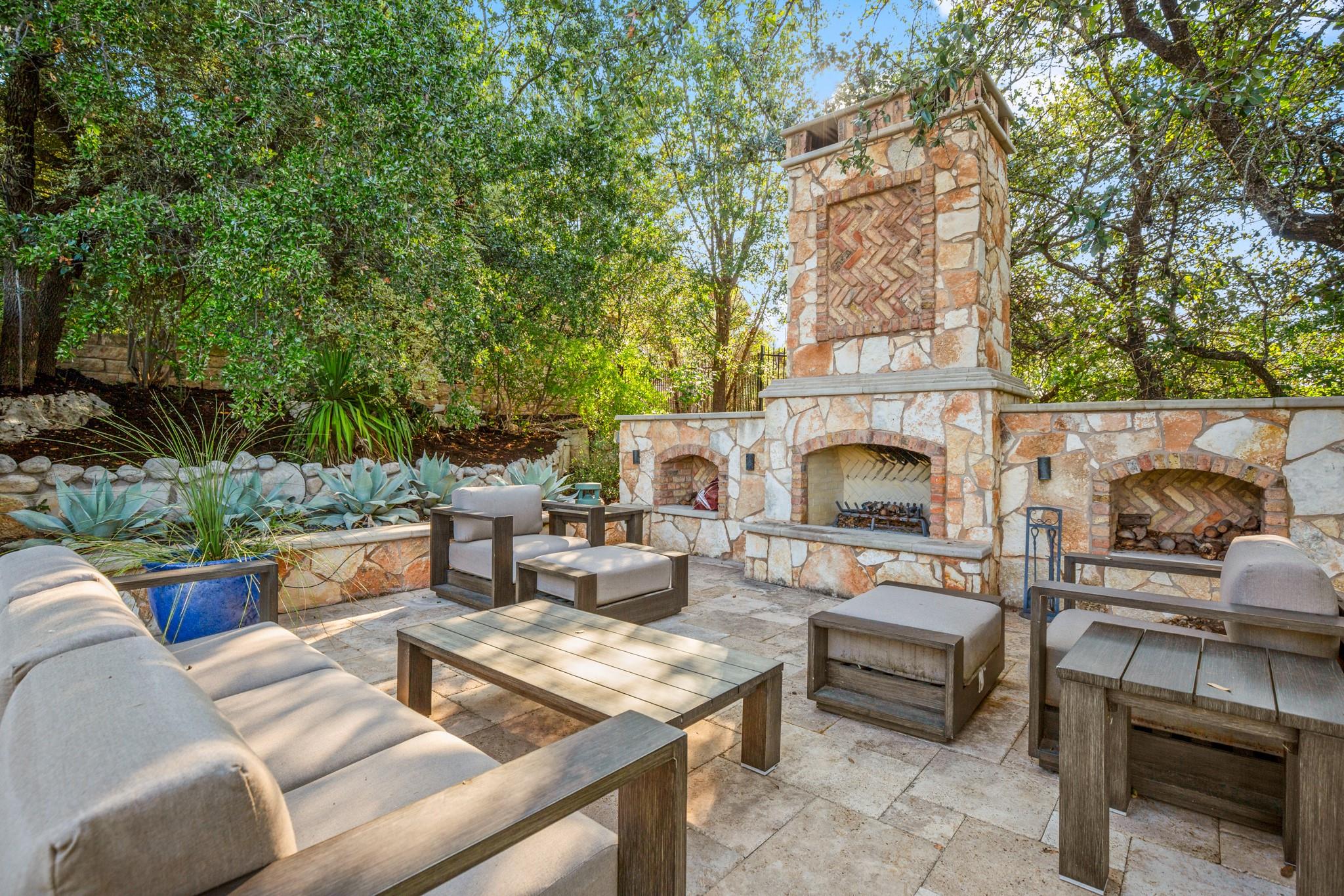 1832 Windy Walk Cv, Spicewood, TX 78669