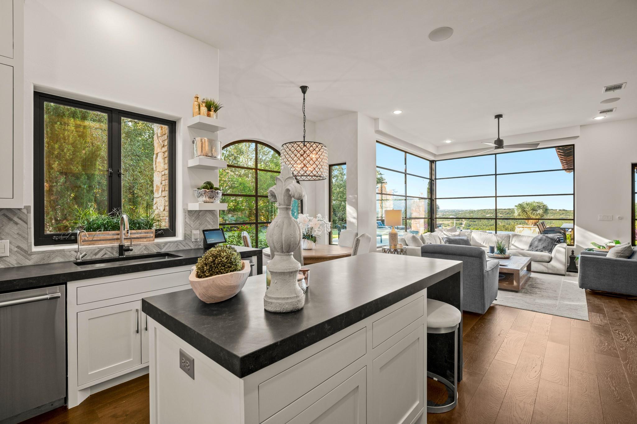 1832 Windy Walk Cv, Spicewood, TX 78669