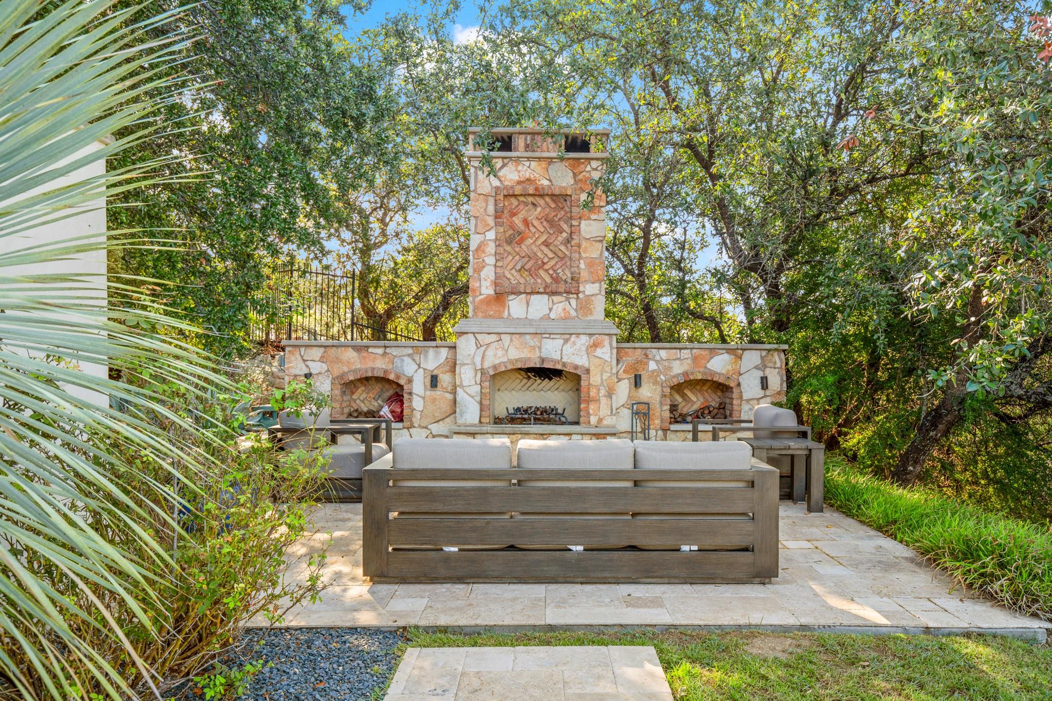 1832 Windy Walk Cv, Spicewood, TX 78669