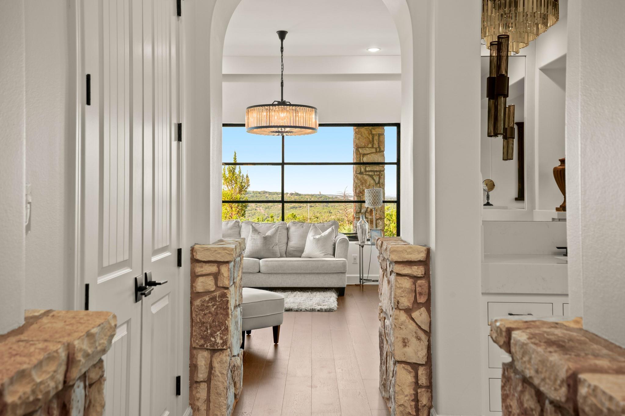 1832 Windy Walk Cv, Spicewood, TX 78669