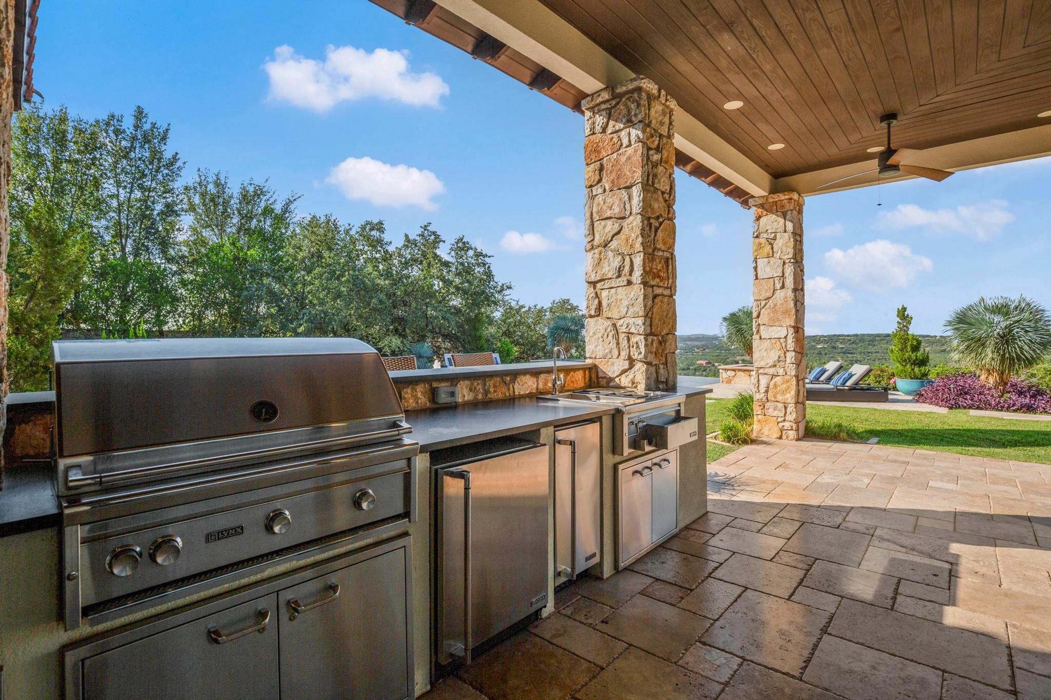 1832 Windy Walk Cv, Spicewood, TX 78669