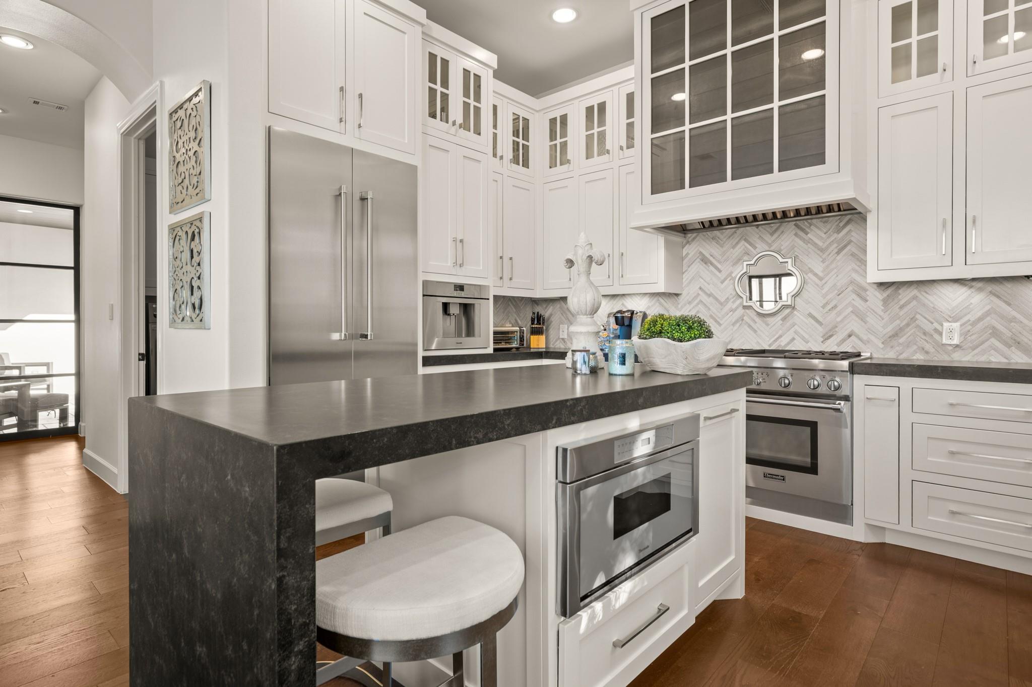 1832 Windy Walk Cv, Spicewood, TX 78669