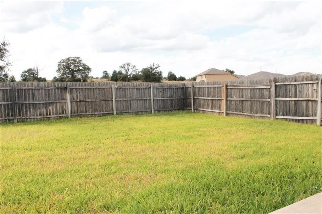 305 Wolverine Pass, Bastrop, TX 78602