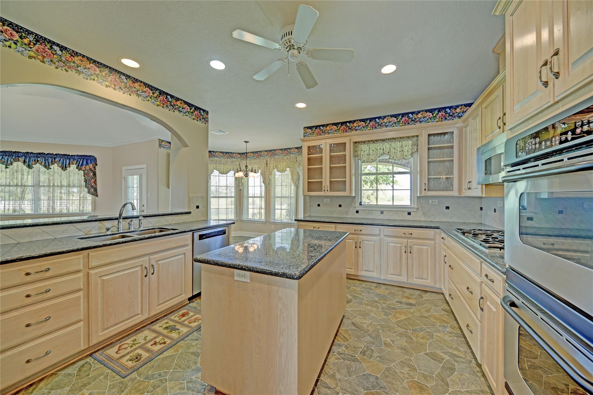 2120 Hohenwalde School Rd, Brenham, TX 77833