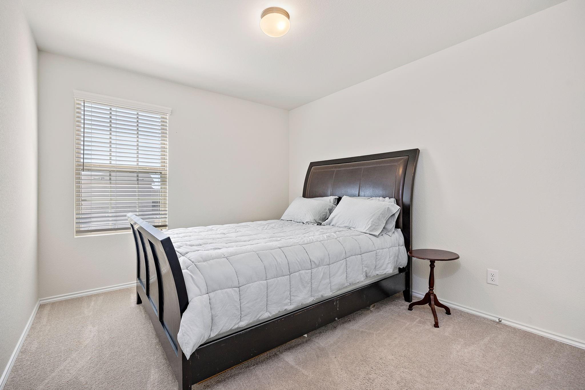 100 Verdin Ln, Jarrell, TX 76537