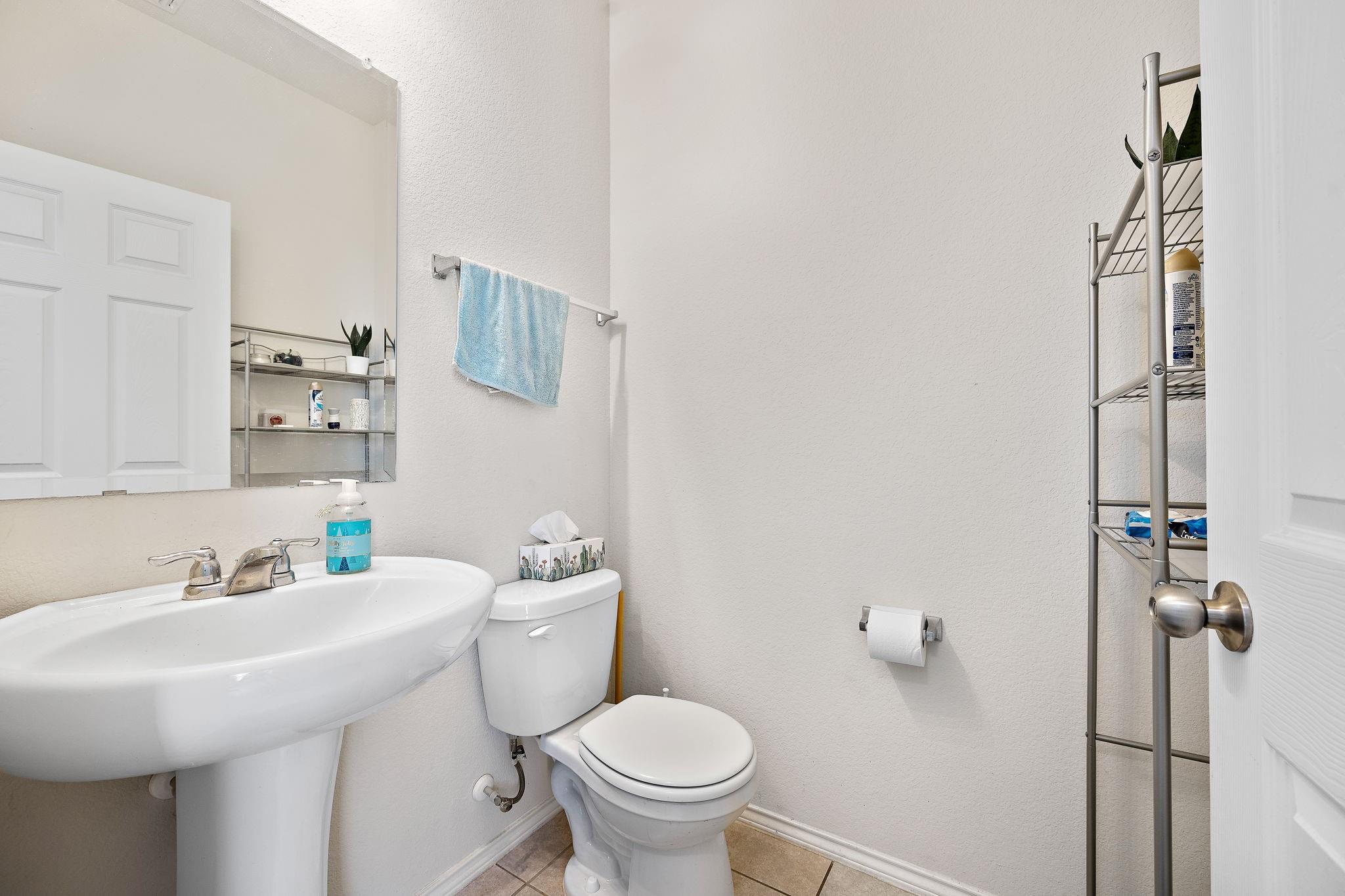 100 Verdin Ln, Jarrell, TX 76537