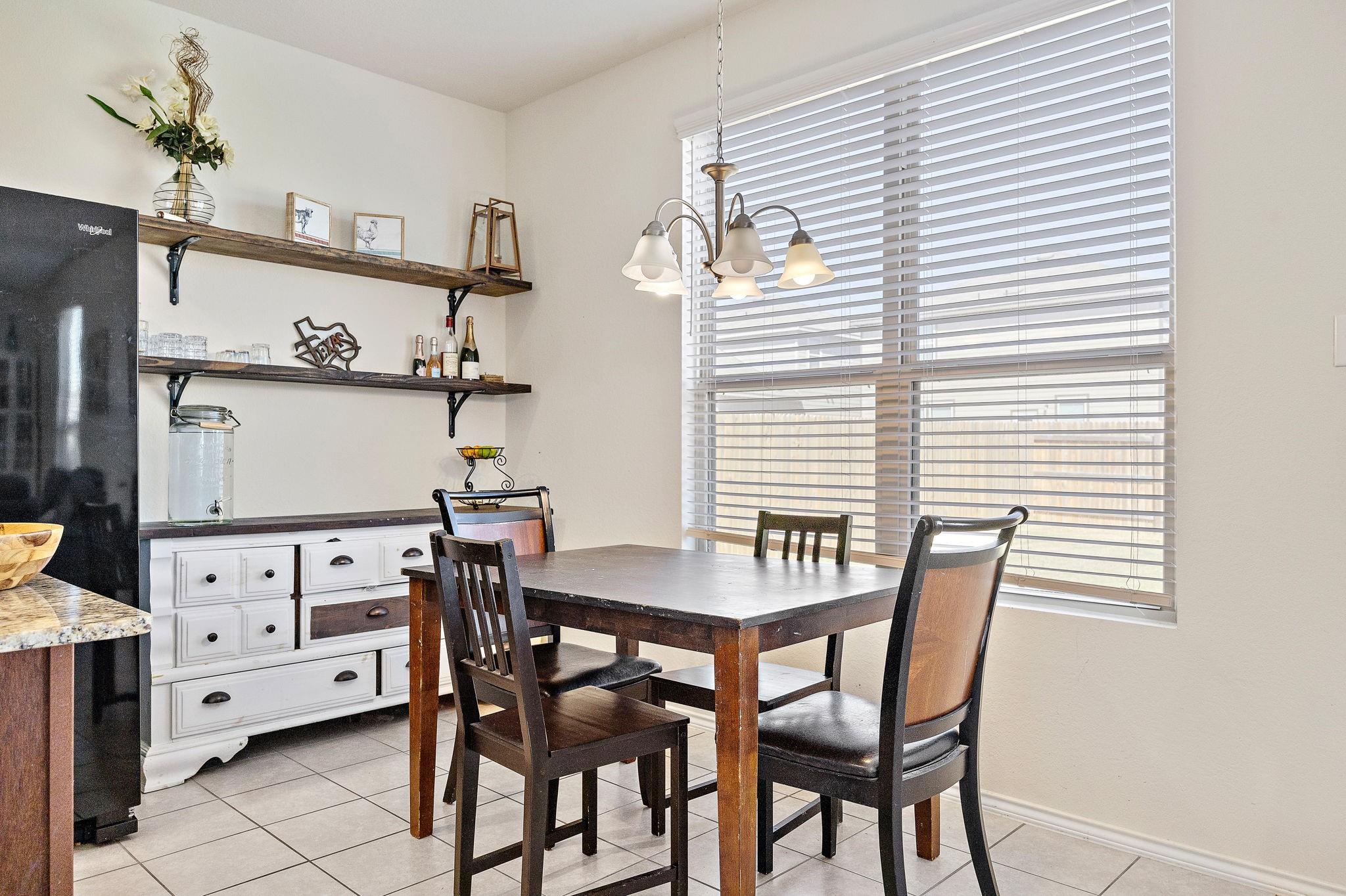 100 Verdin Ln, Jarrell, TX 76537