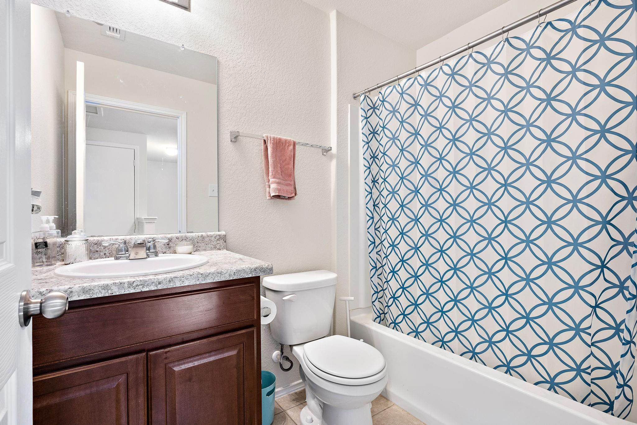 100 Verdin Ln, Jarrell, TX 76537