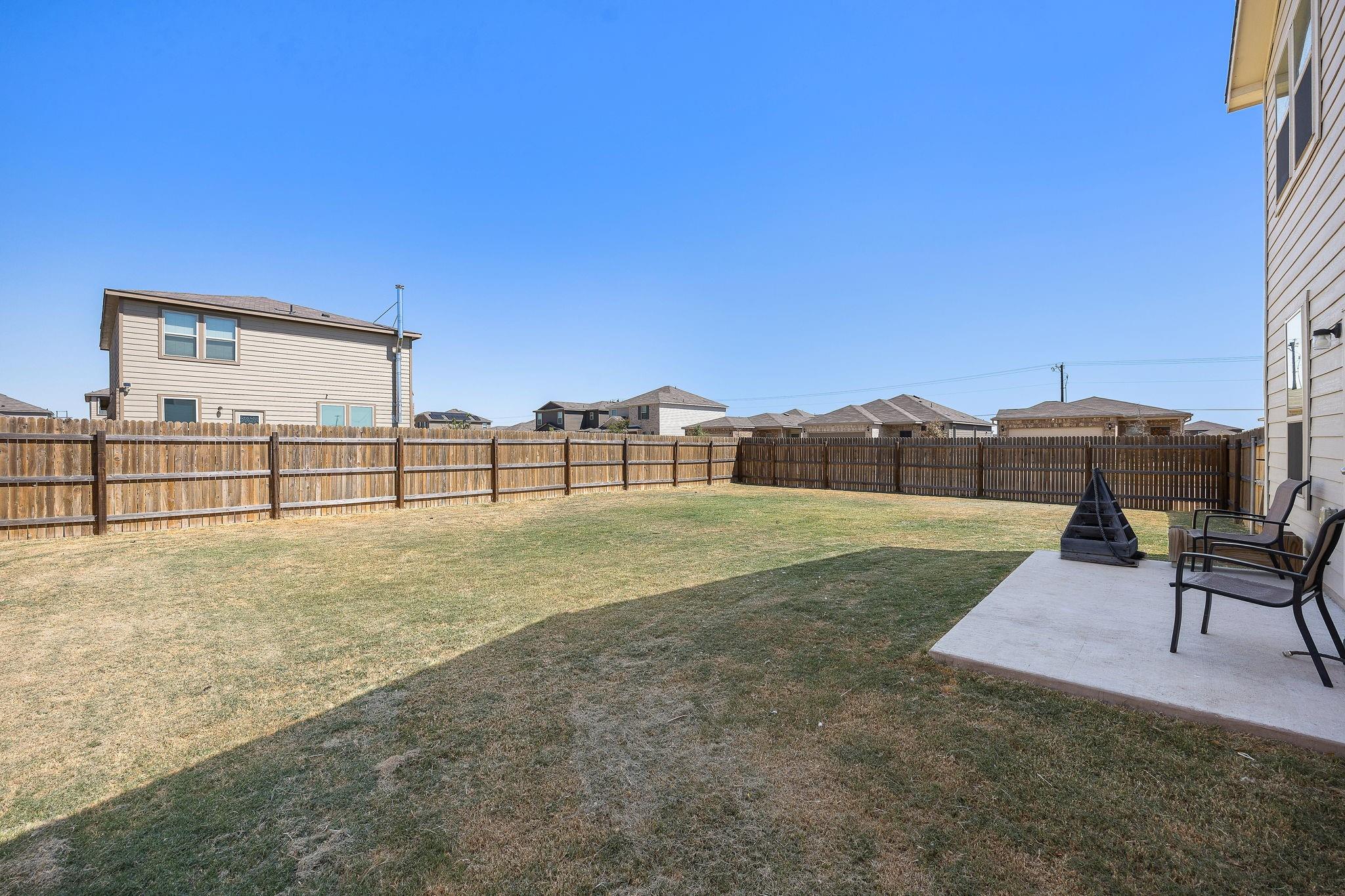 100 Verdin Ln, Jarrell, TX 76537