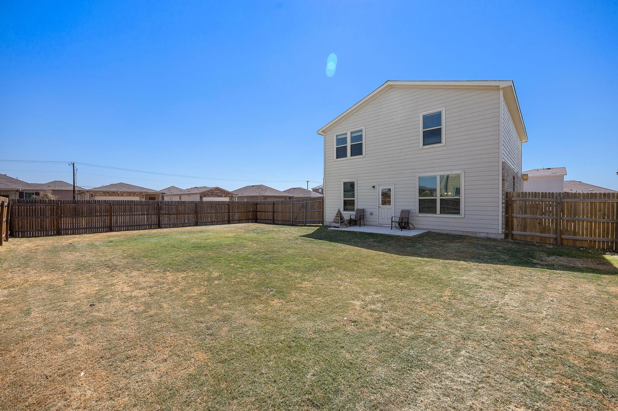 100 Verdin Ln, Jarrell, TX 76537