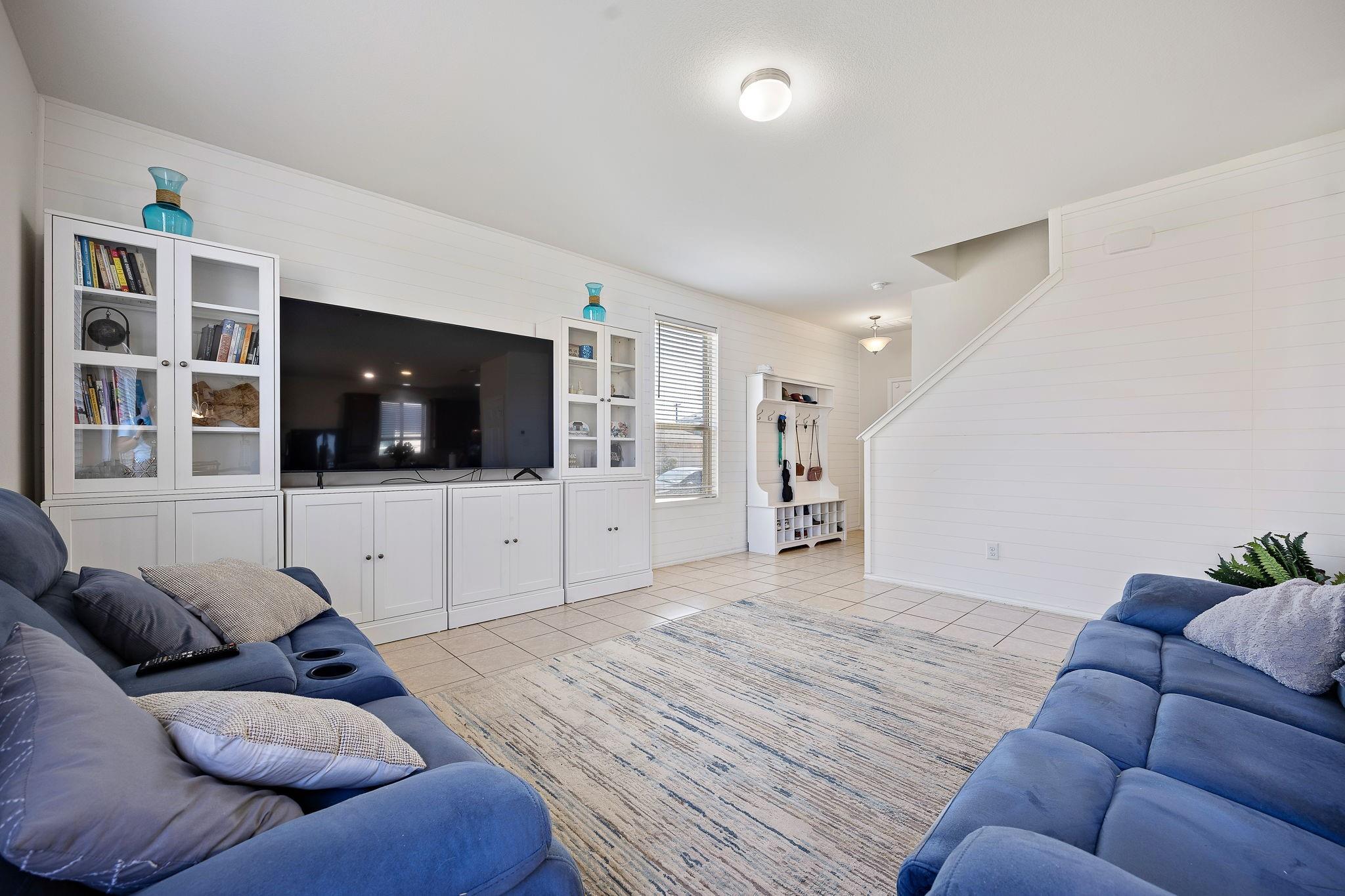 100 Verdin Ln, Jarrell, TX 76537