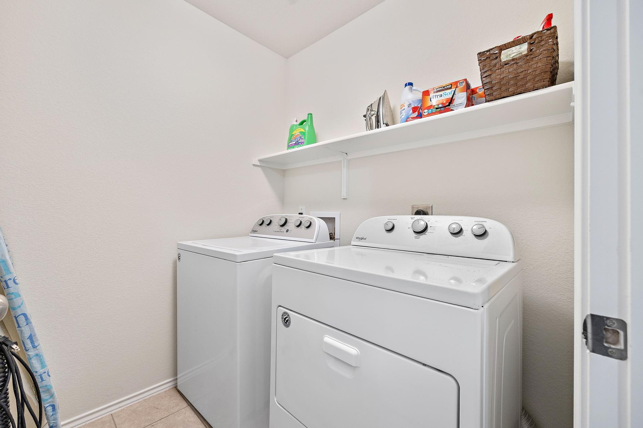 100 Verdin Ln, Jarrell, TX 76537