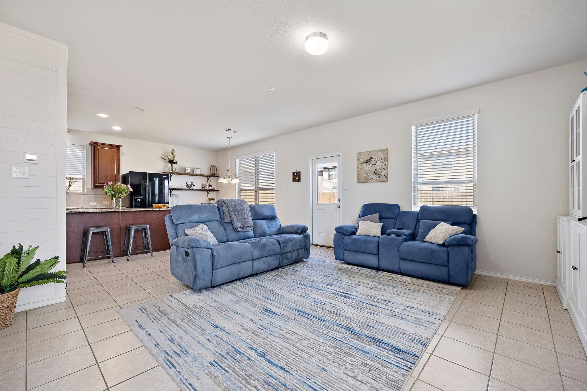 100 Verdin Ln, Jarrell, TX 76537