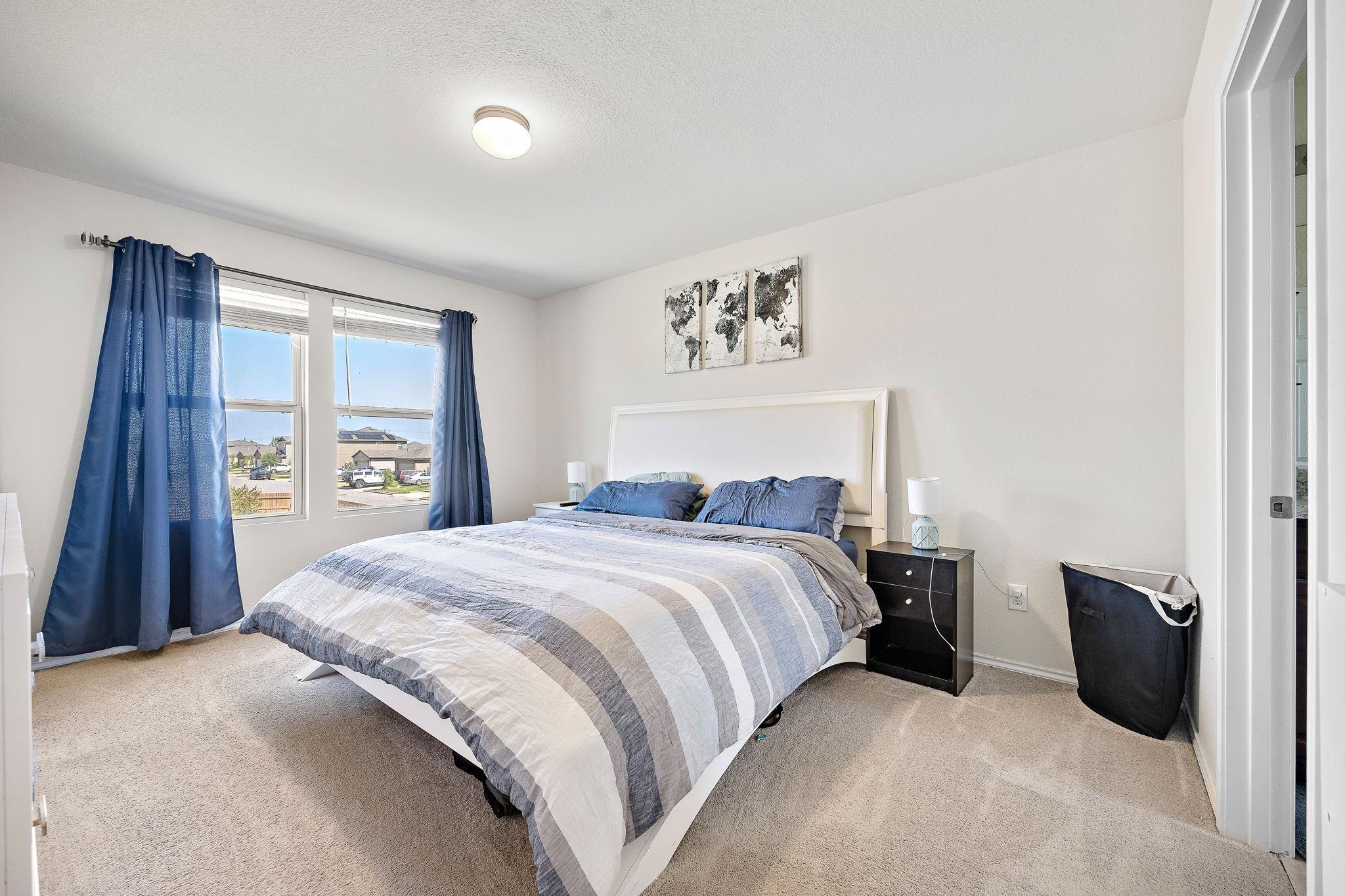 100 Verdin Ln, Jarrell, TX 76537