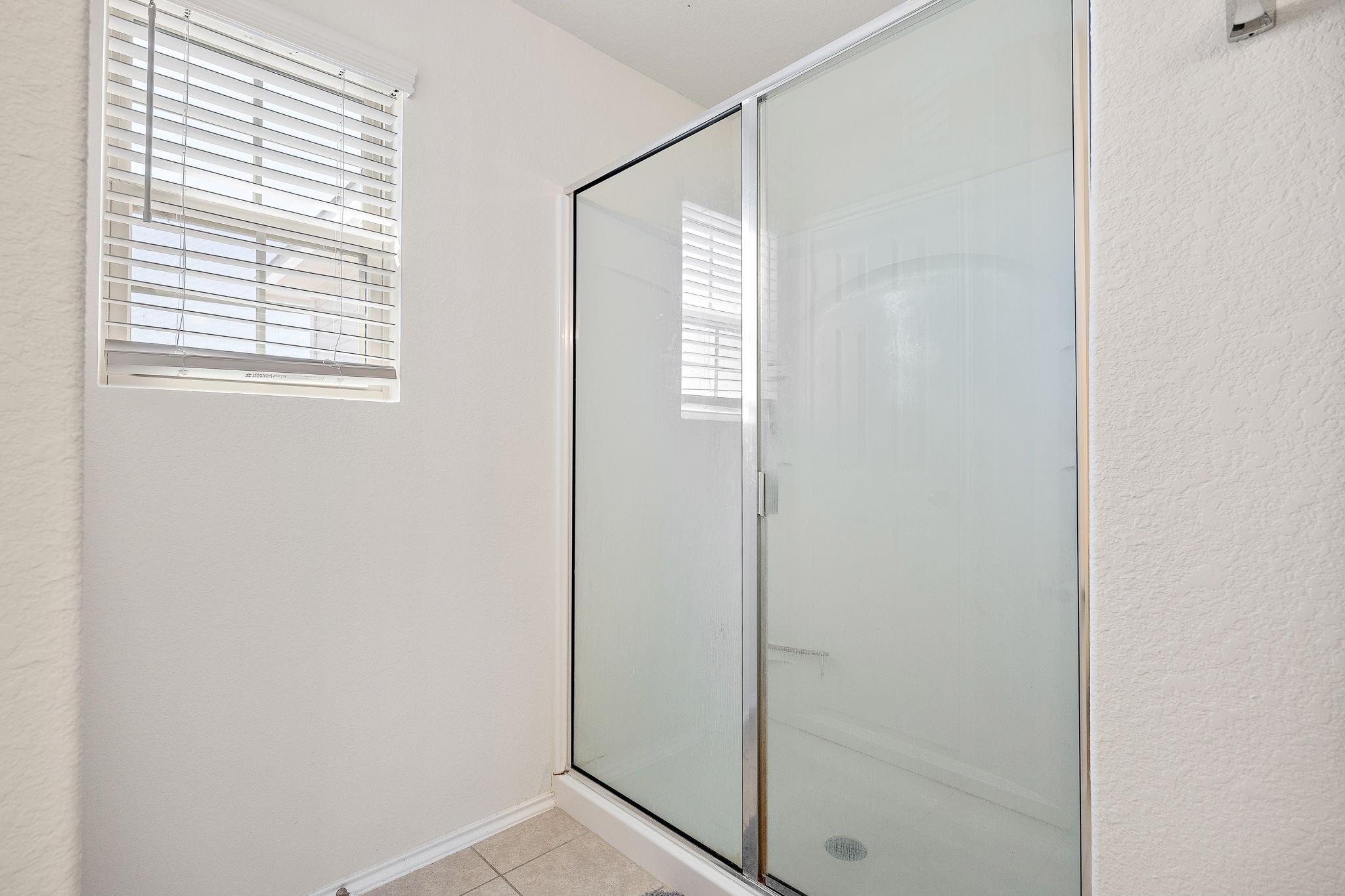 100 Verdin Ln, Jarrell, TX 76537