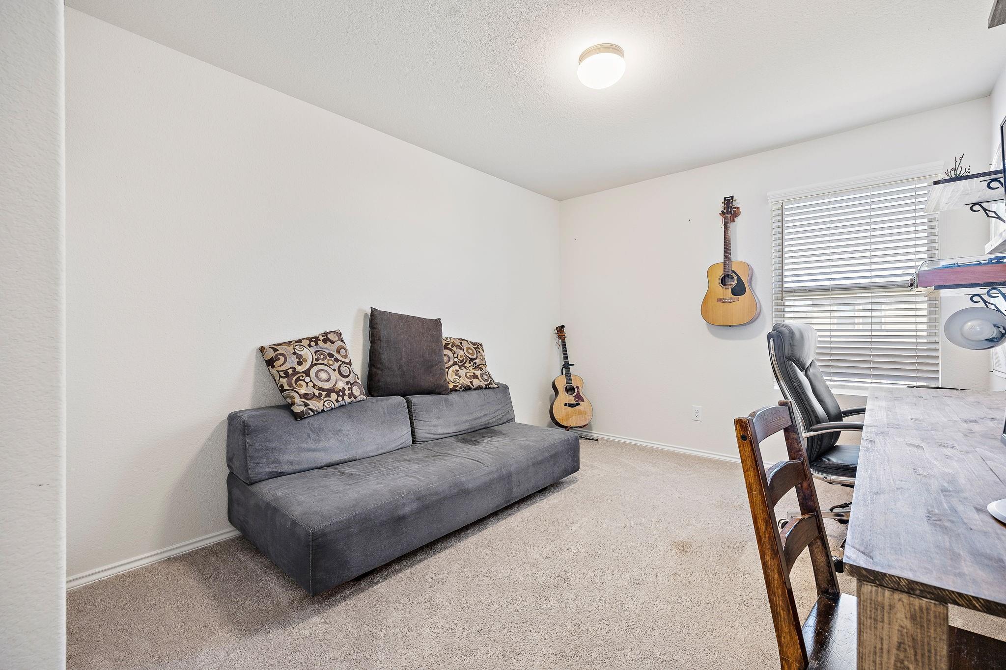 100 Verdin Ln, Jarrell, TX 76537