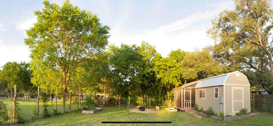 740 Trinity St # Backyard Studio Apt, Lockhart, TX 78644