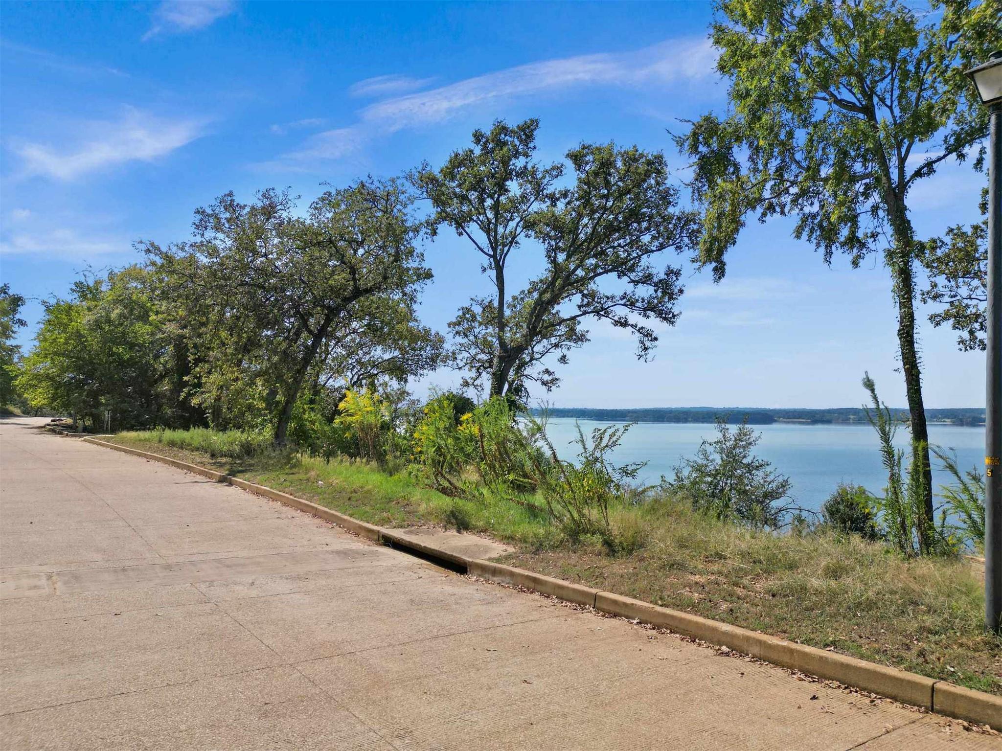 143 N Lake Bluff Dr, Bullard, TX 75757