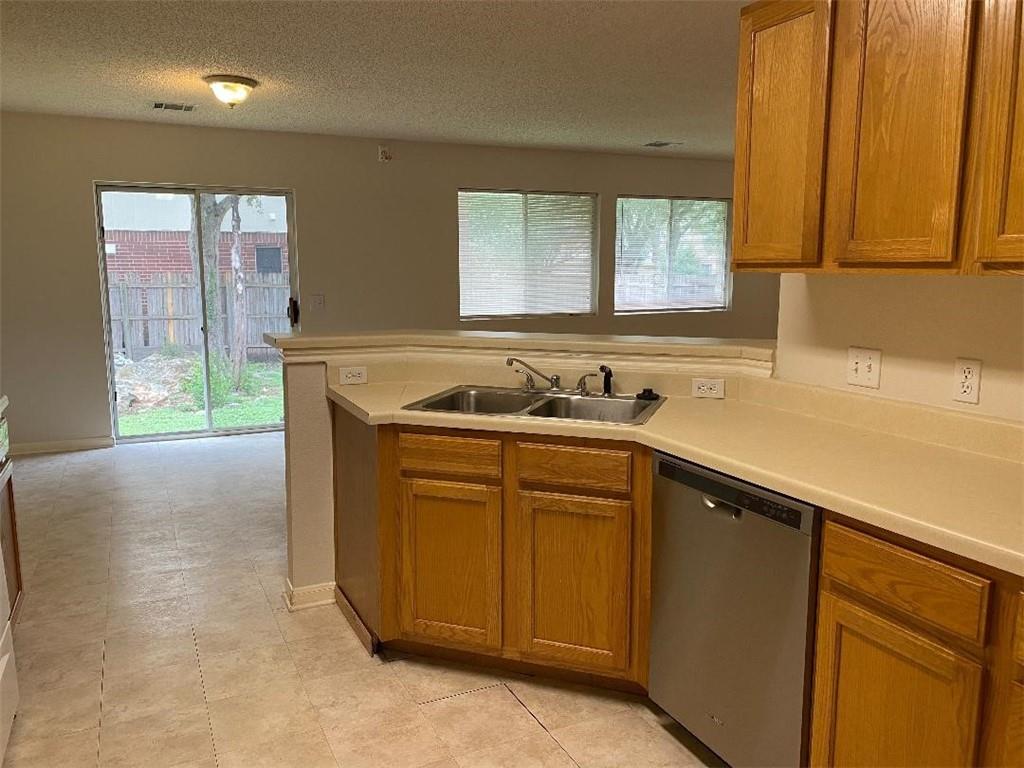 4000 Barlow Dr, Round Rock, TX 78681