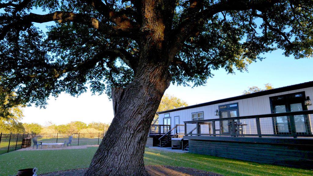 1115 County Road 414, Spicewood, TX 78669