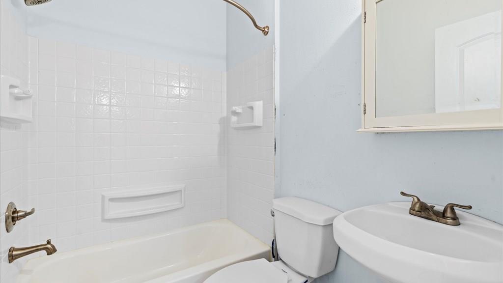 633 Academy St, Blanco, TX 78606