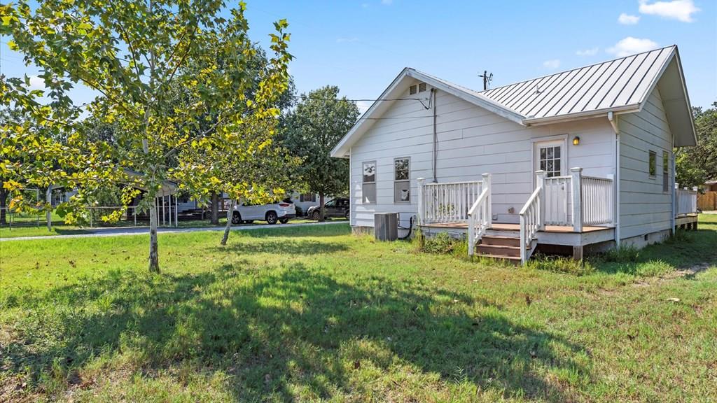 633 Academy St, Blanco, TX 78606