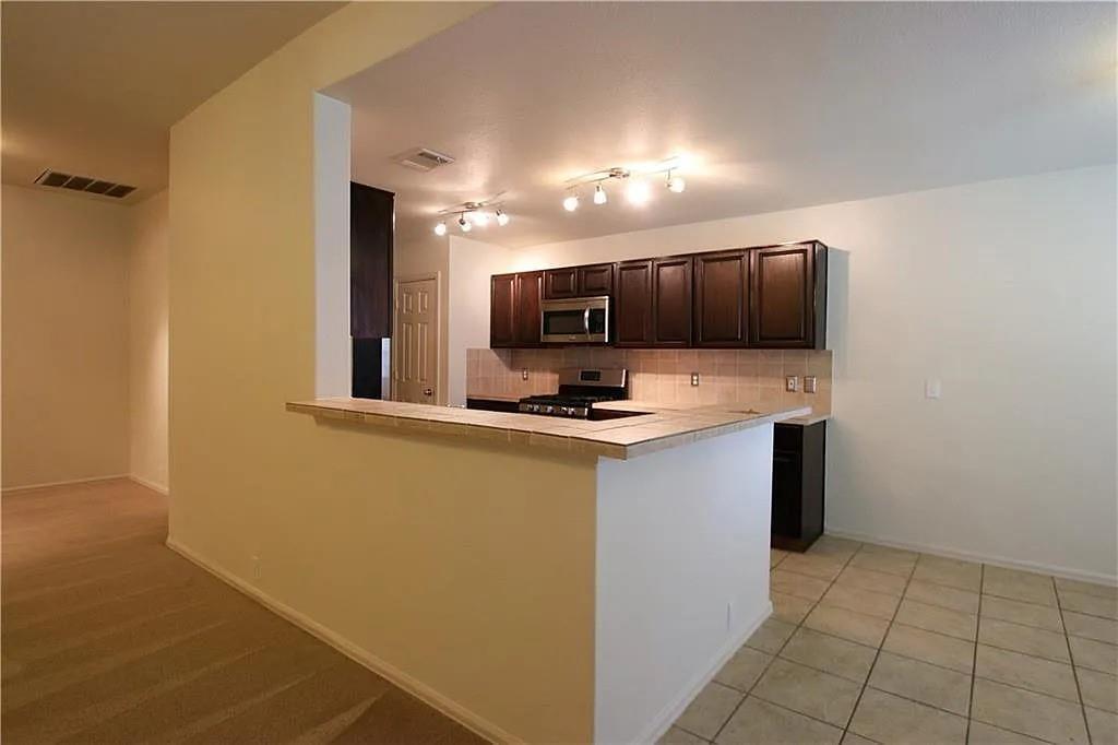 125 Camelia Pkwy, Kyle, TX 78640