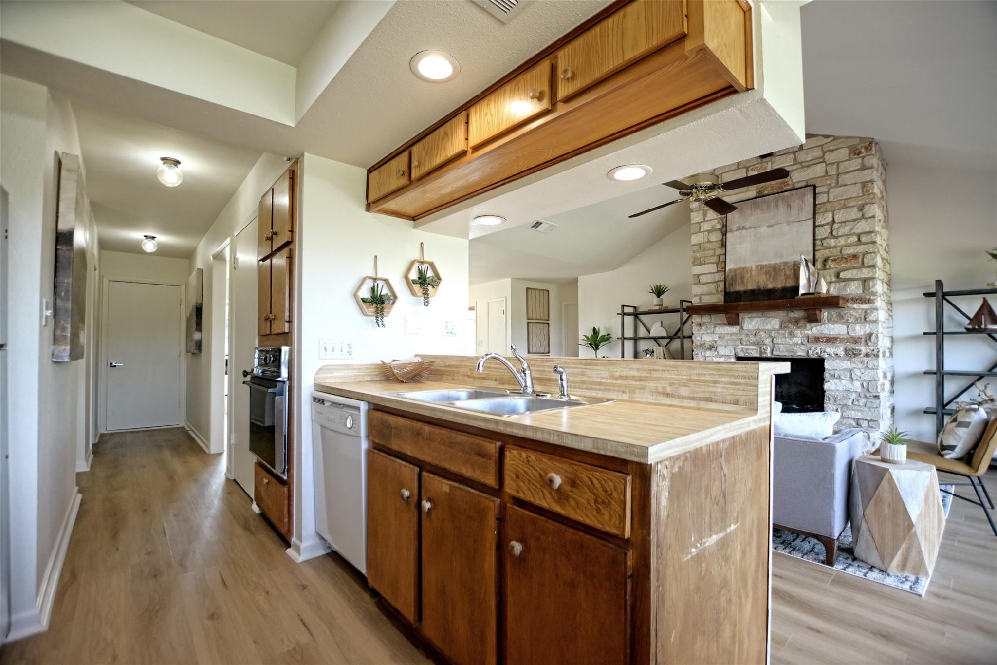 302 Seawind St, Lakeway, TX 78734